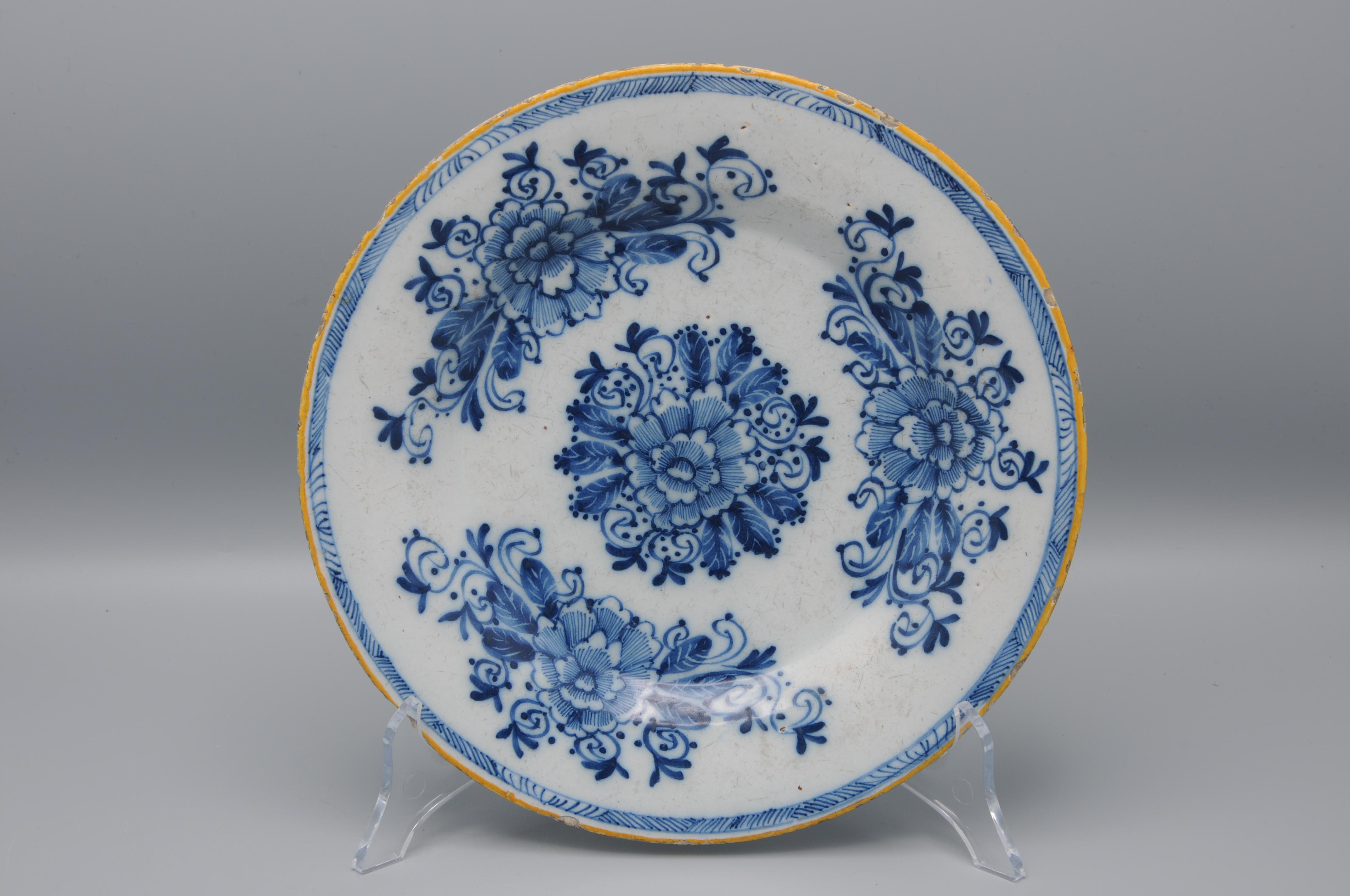Delft - Pareja de platos florales de 