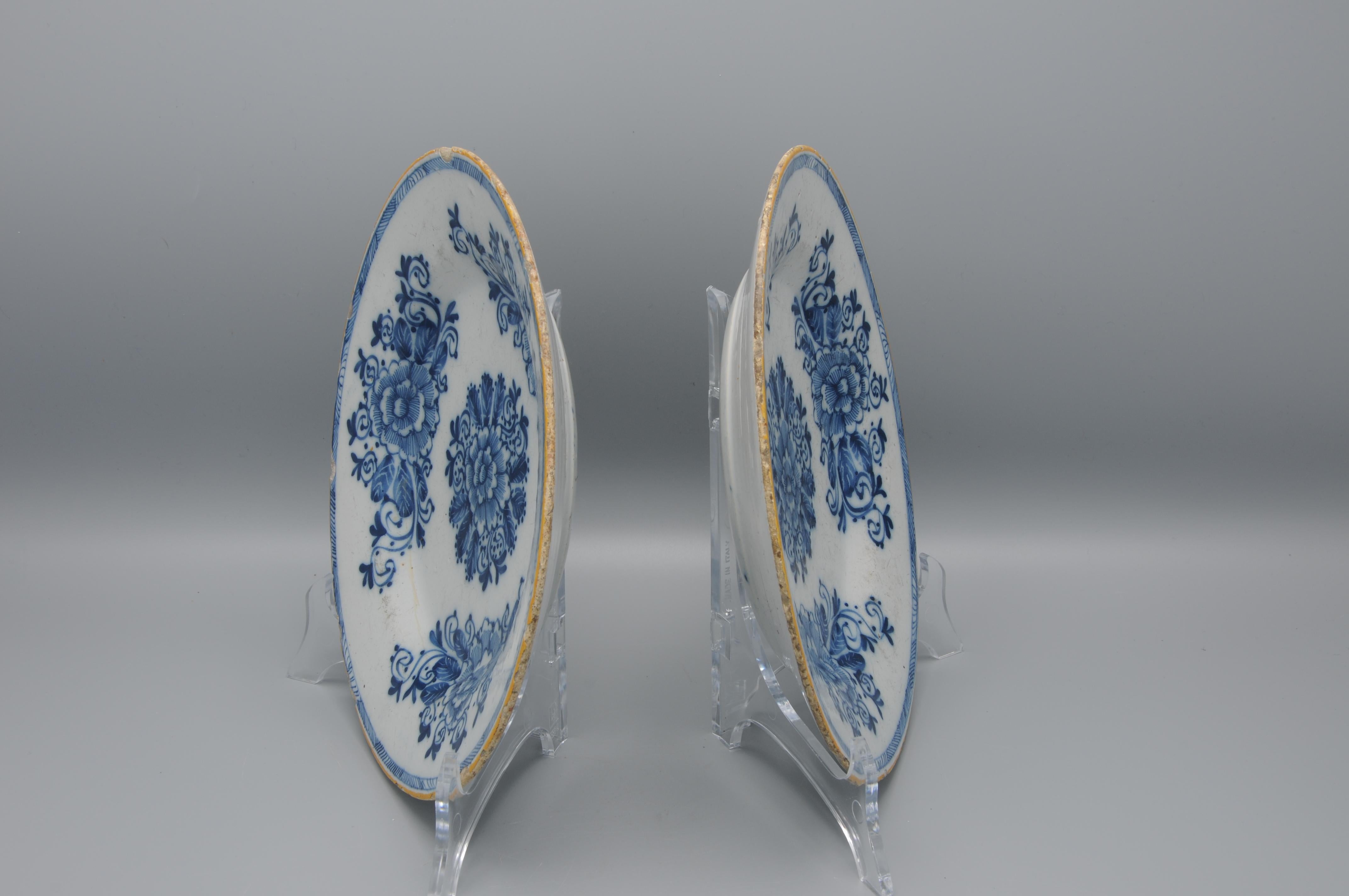 Delft - Pareja de platos florales de 