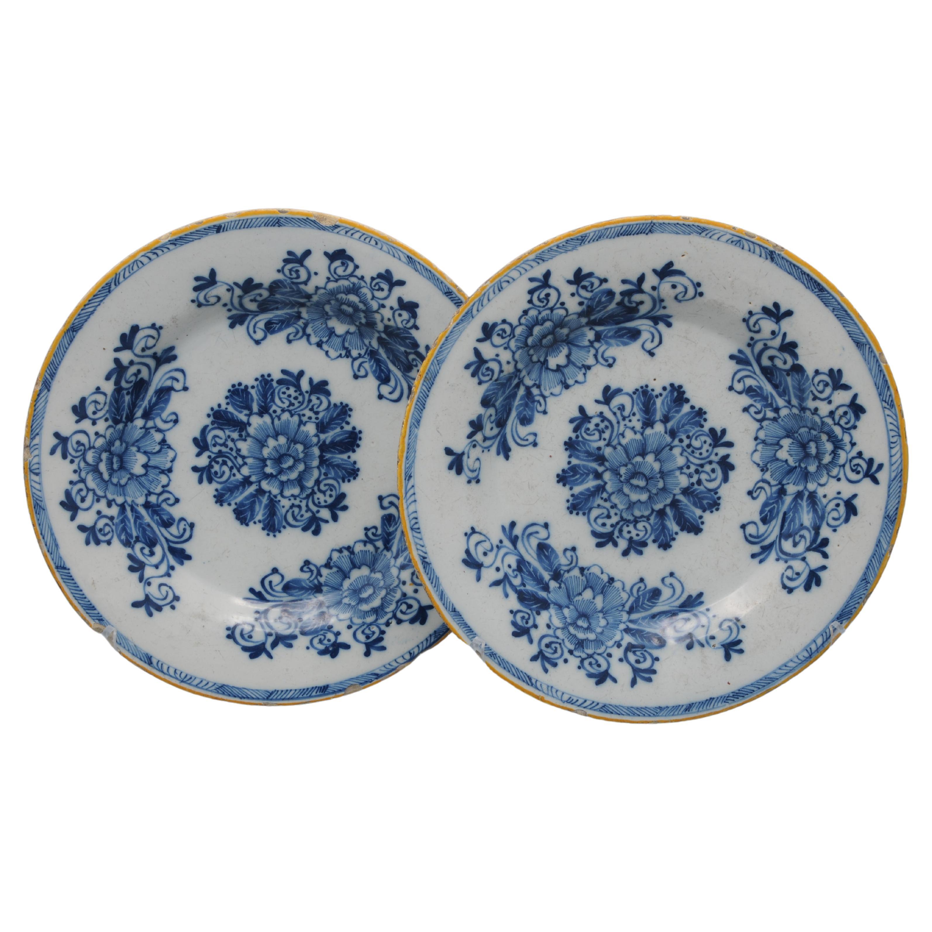 Delft - Pareja de platos florales de "El Claauw' - Finales del siglo XVIII