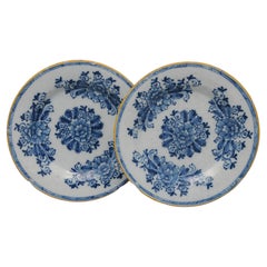 Delft - Pareja de platos florales de "El Claauw' - Finales del siglo XVIII