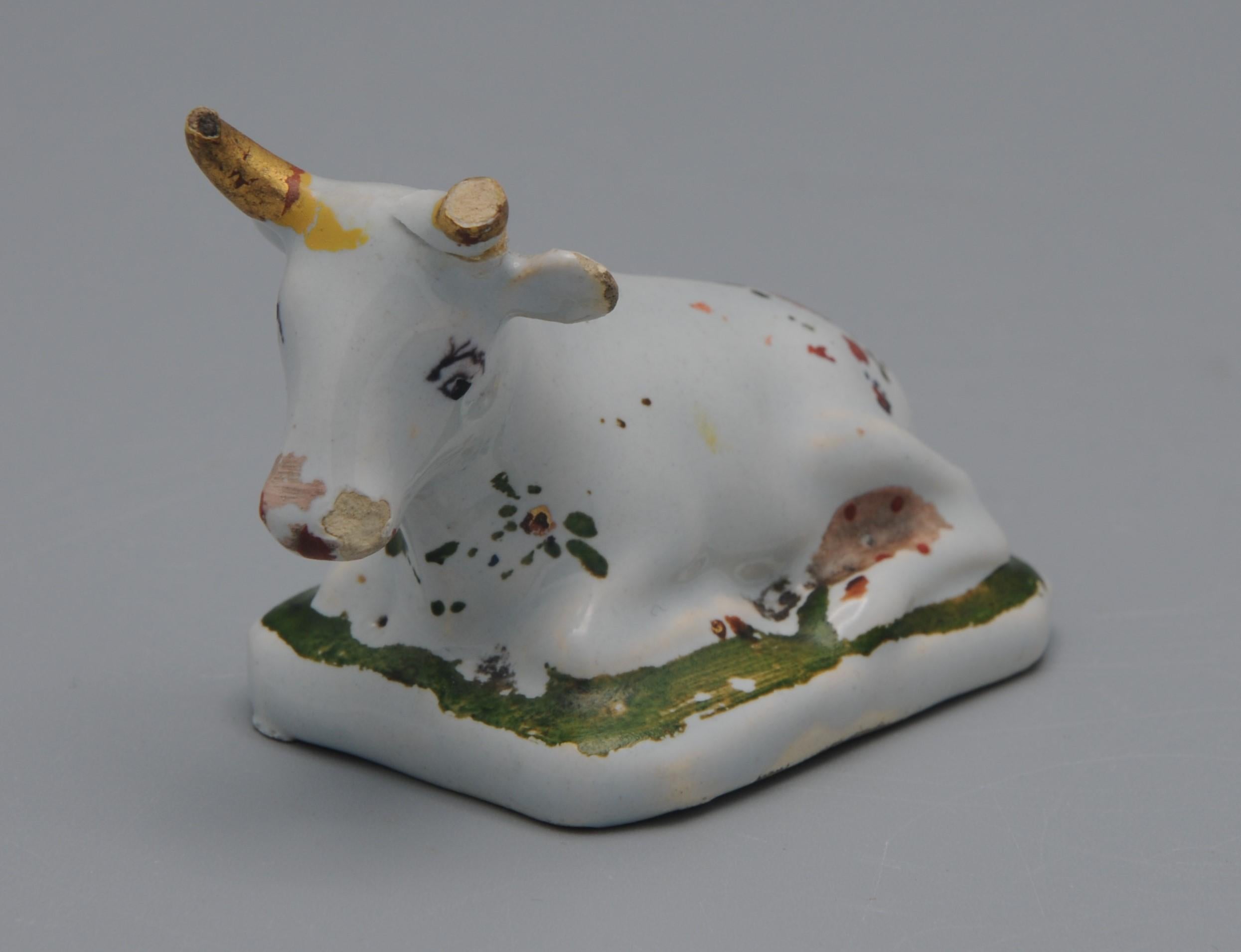 Delft - Pair of Miniature Cow Figurines 1
