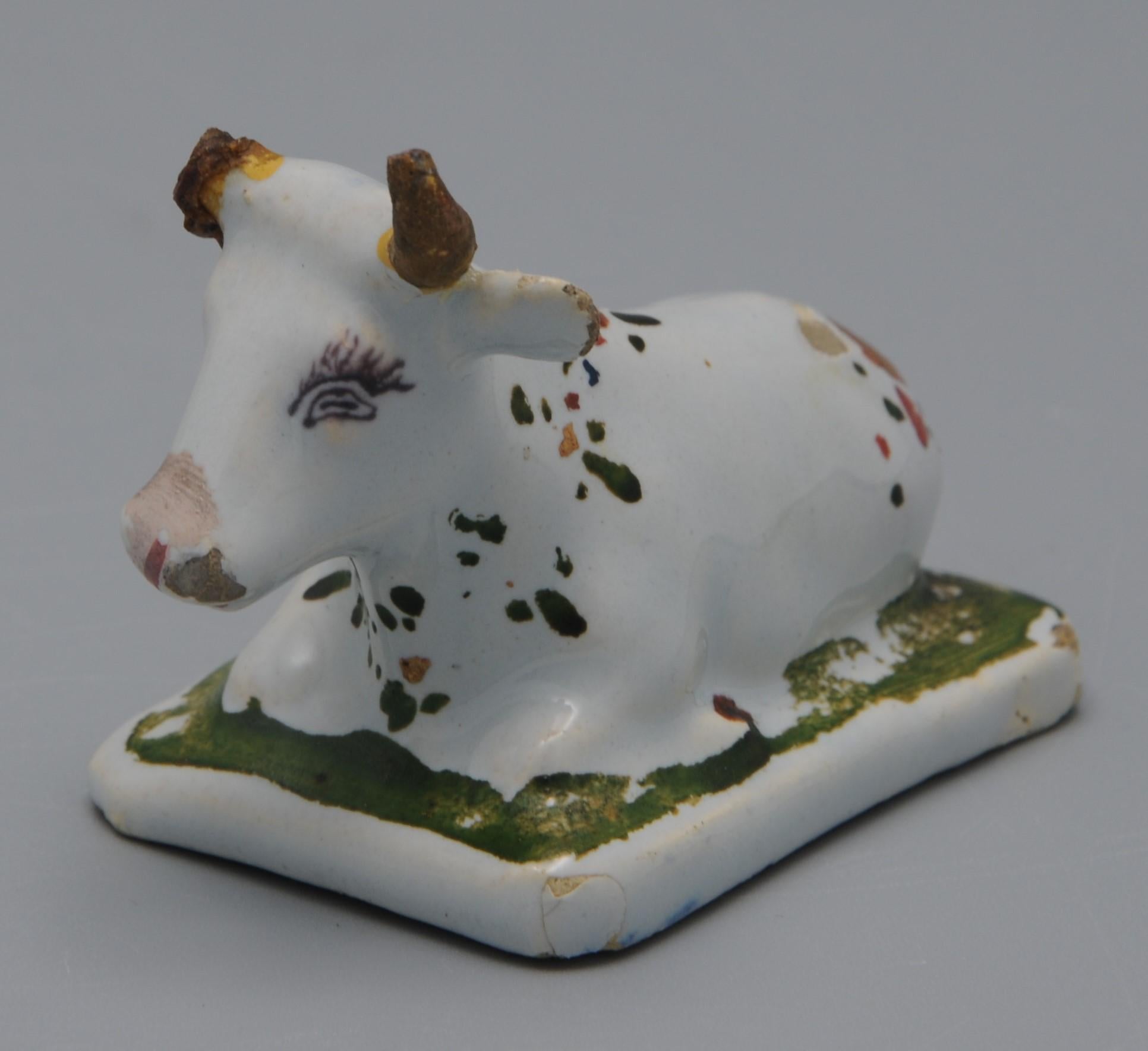 Delft - Pair of Miniature Cow Figurines 2
