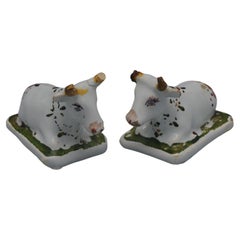 Delft - Pair of Miniature Cow Figurines 