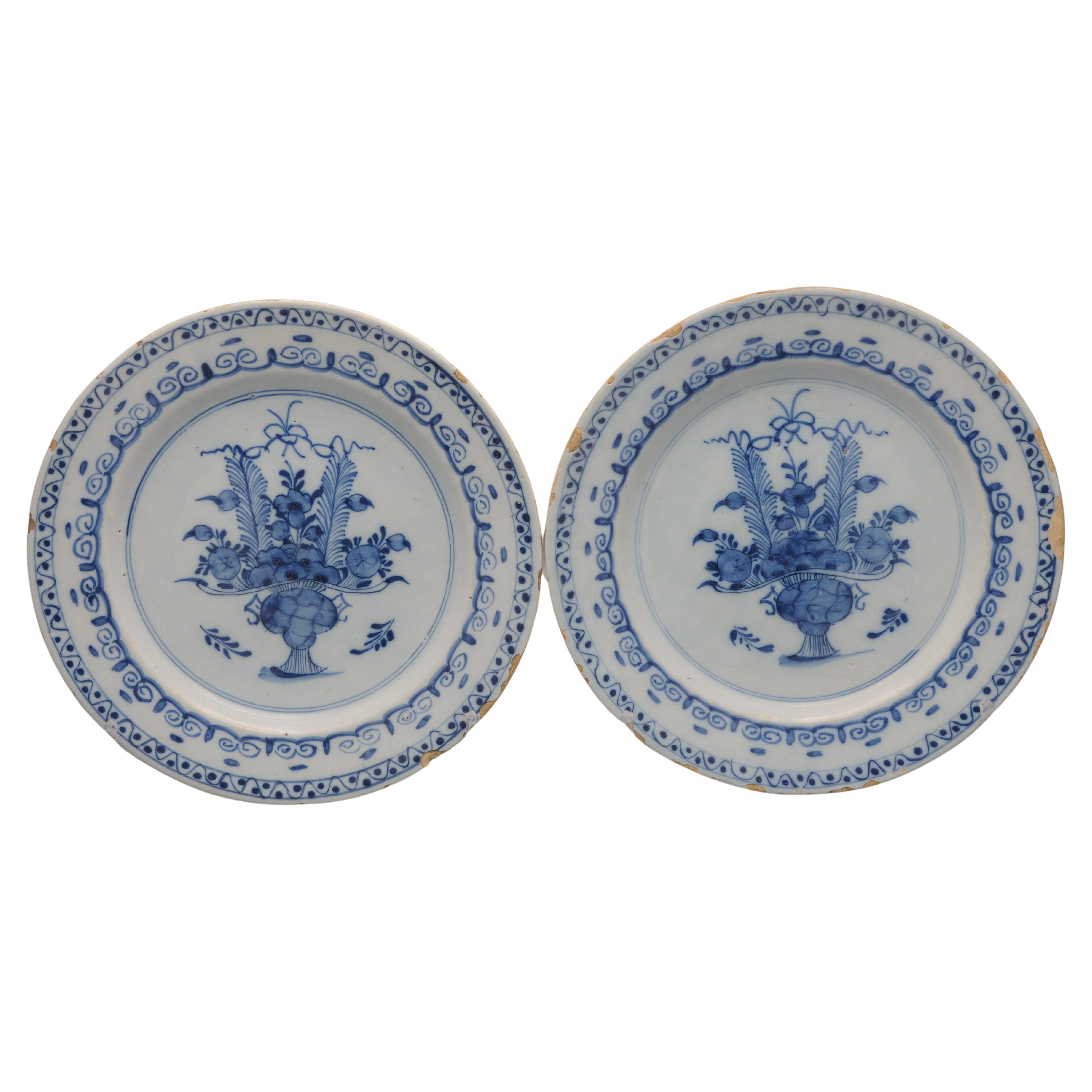 Delft - Paire d'assiettes néoclassiques en chinoiserie - Fin du 18e siècle  en vente
