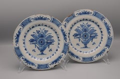 Delft – Paar neoklassizistische Empire-Teller im Empire-Stil – um 1800