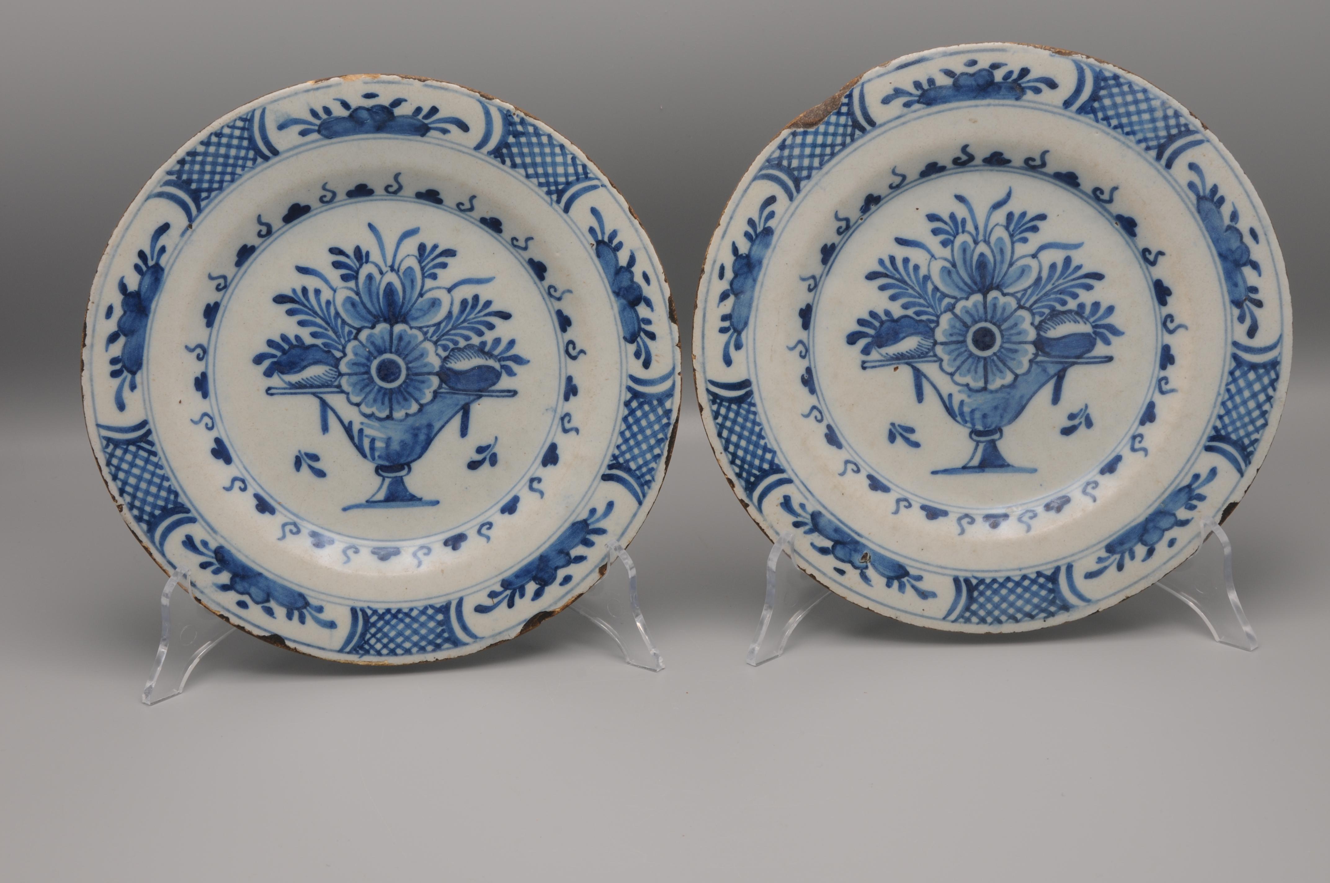 Delft - Pareja de platos imperio neoclásicos - ca 1800 Holandés en venta