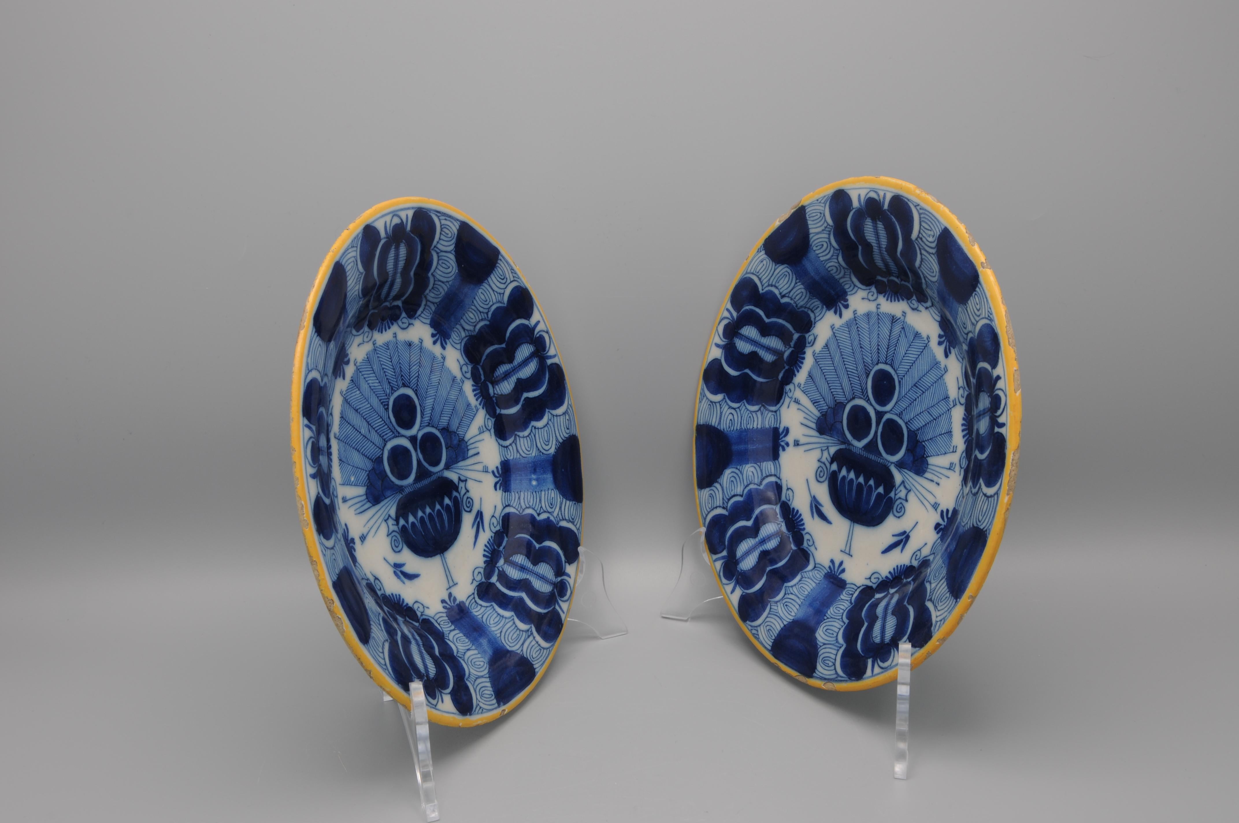 Earthenware Delft pair of 'Peacock' plates by 'De Blompot' - second half 18th century For Sale
