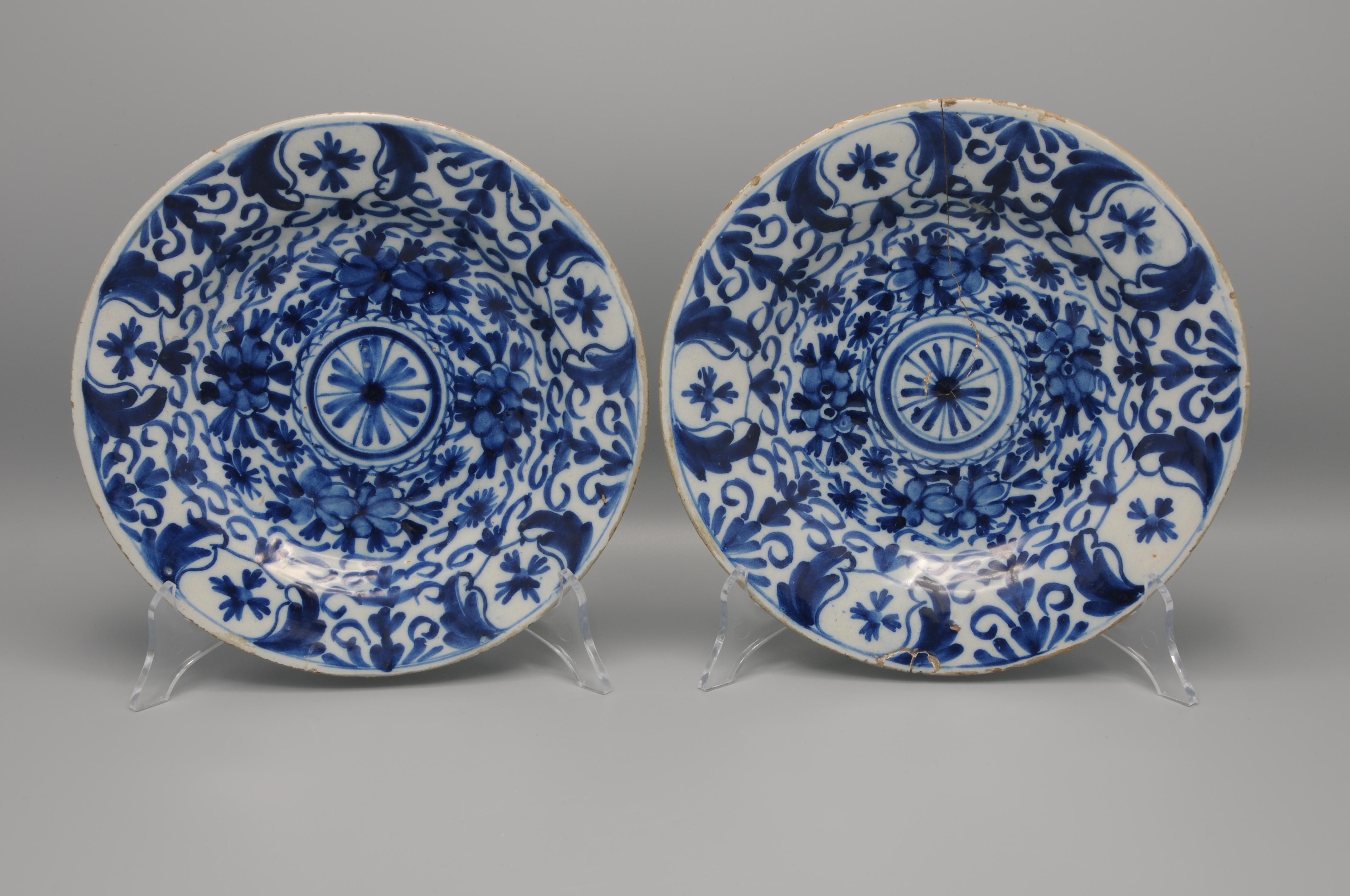 Delft - Pair of plates - Late 18th century  For Sale 2