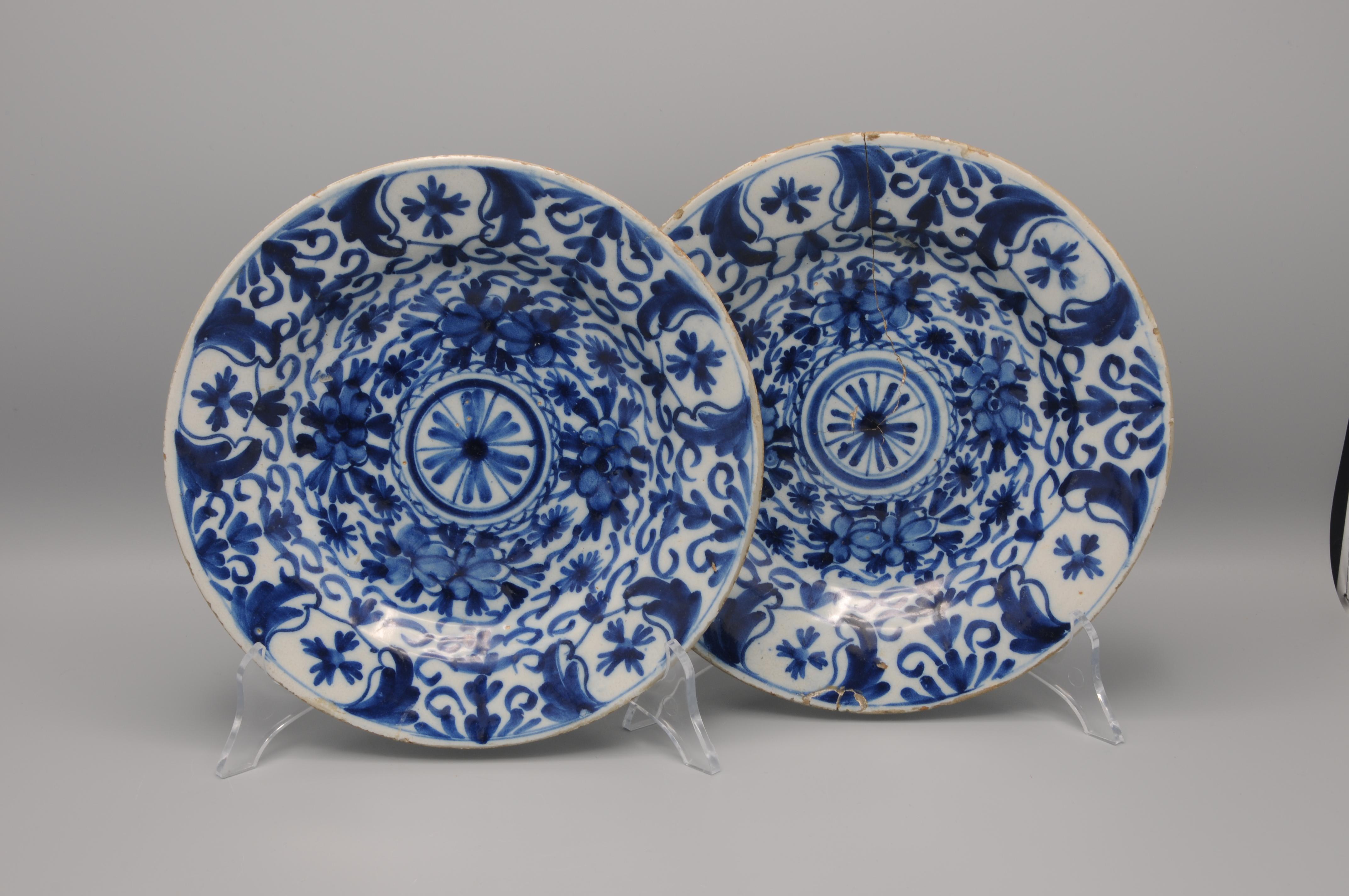 Delft - Pair of plates - Late 18th century  For Sale 3