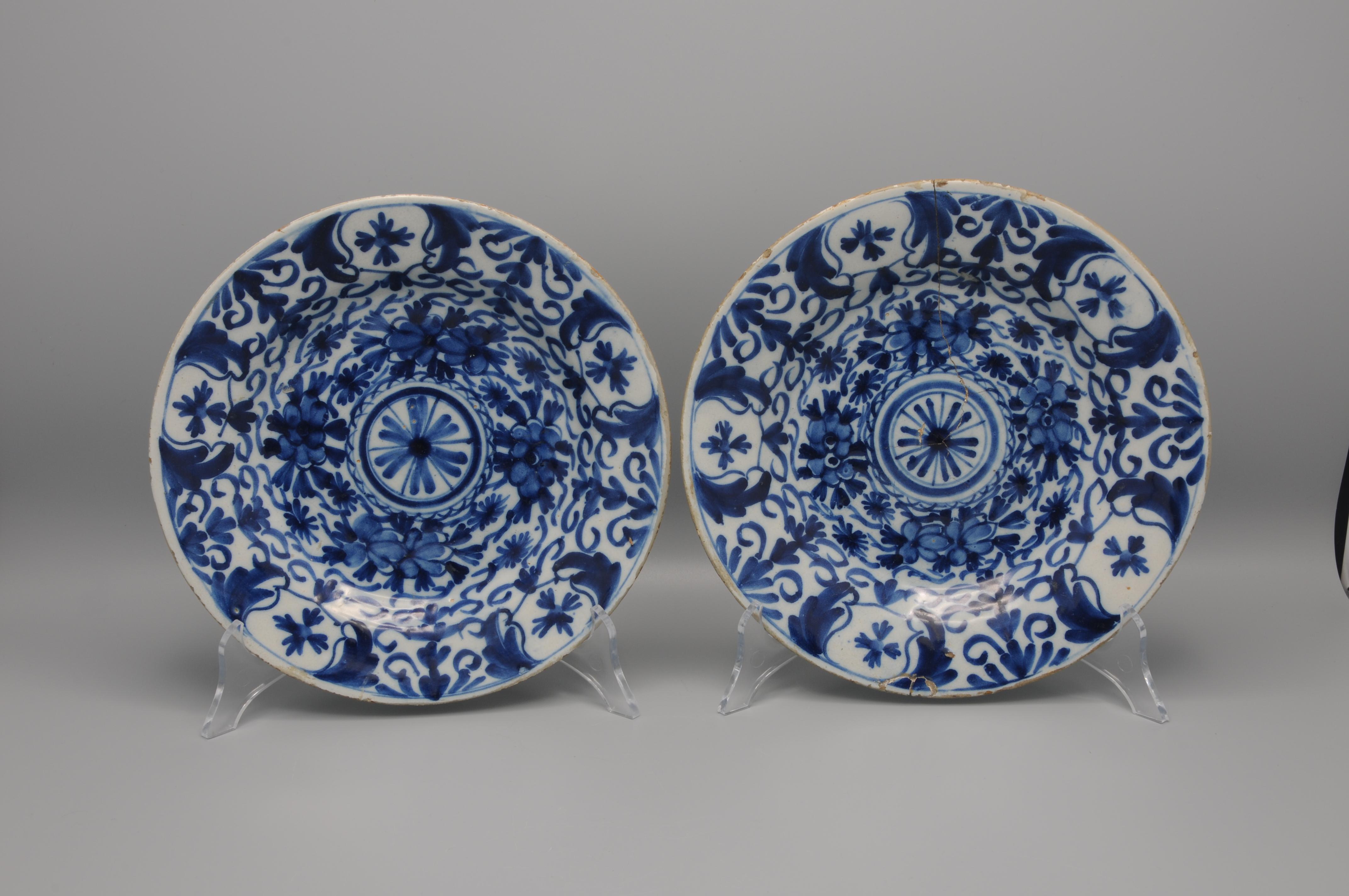 Chinoiserie Delft - Pair of plates - Late 18th century  For Sale