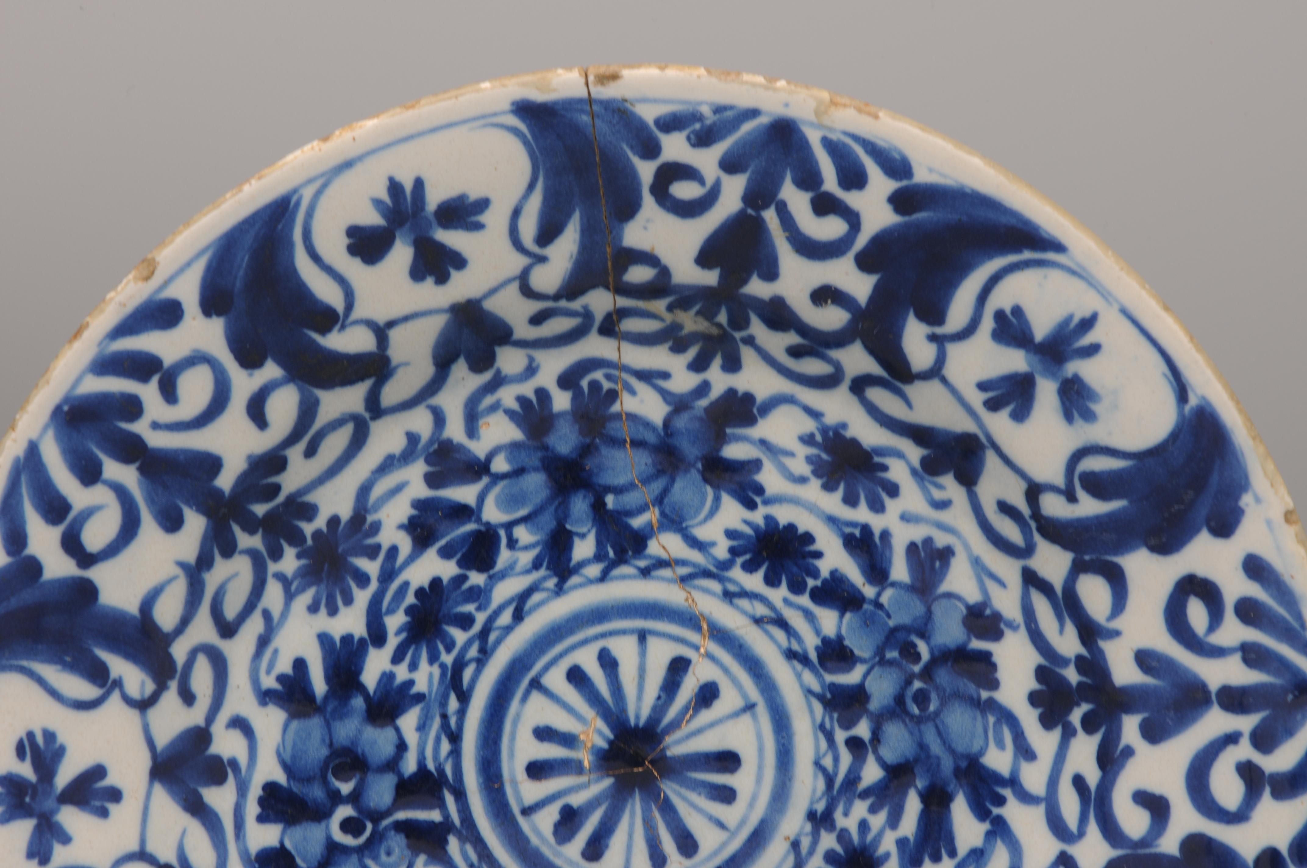 Glazed Delft - Pair of plates - Late 18th century  For Sale