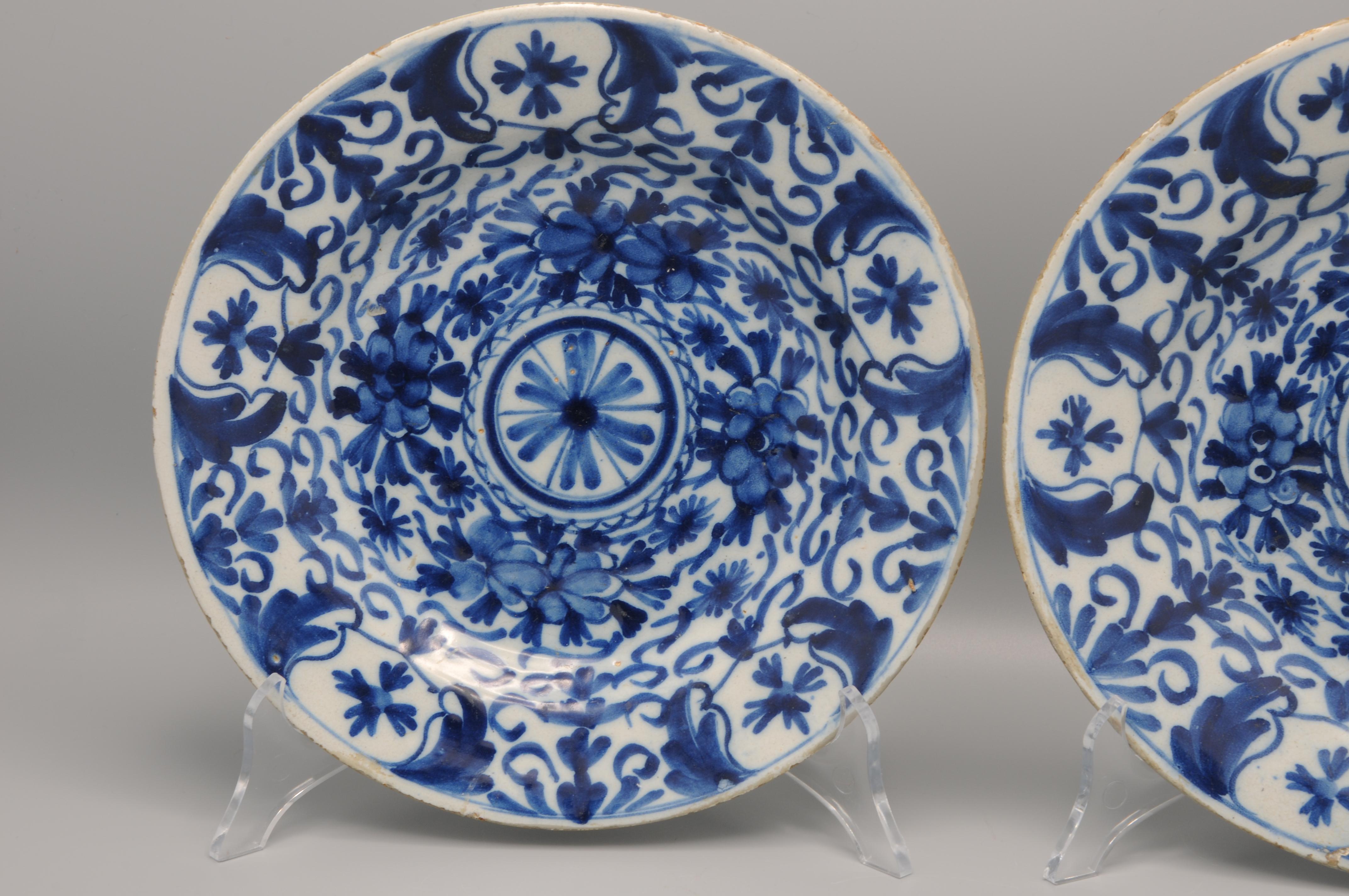18th Century Delft - Pair of plates - Late 18th century  For Sale