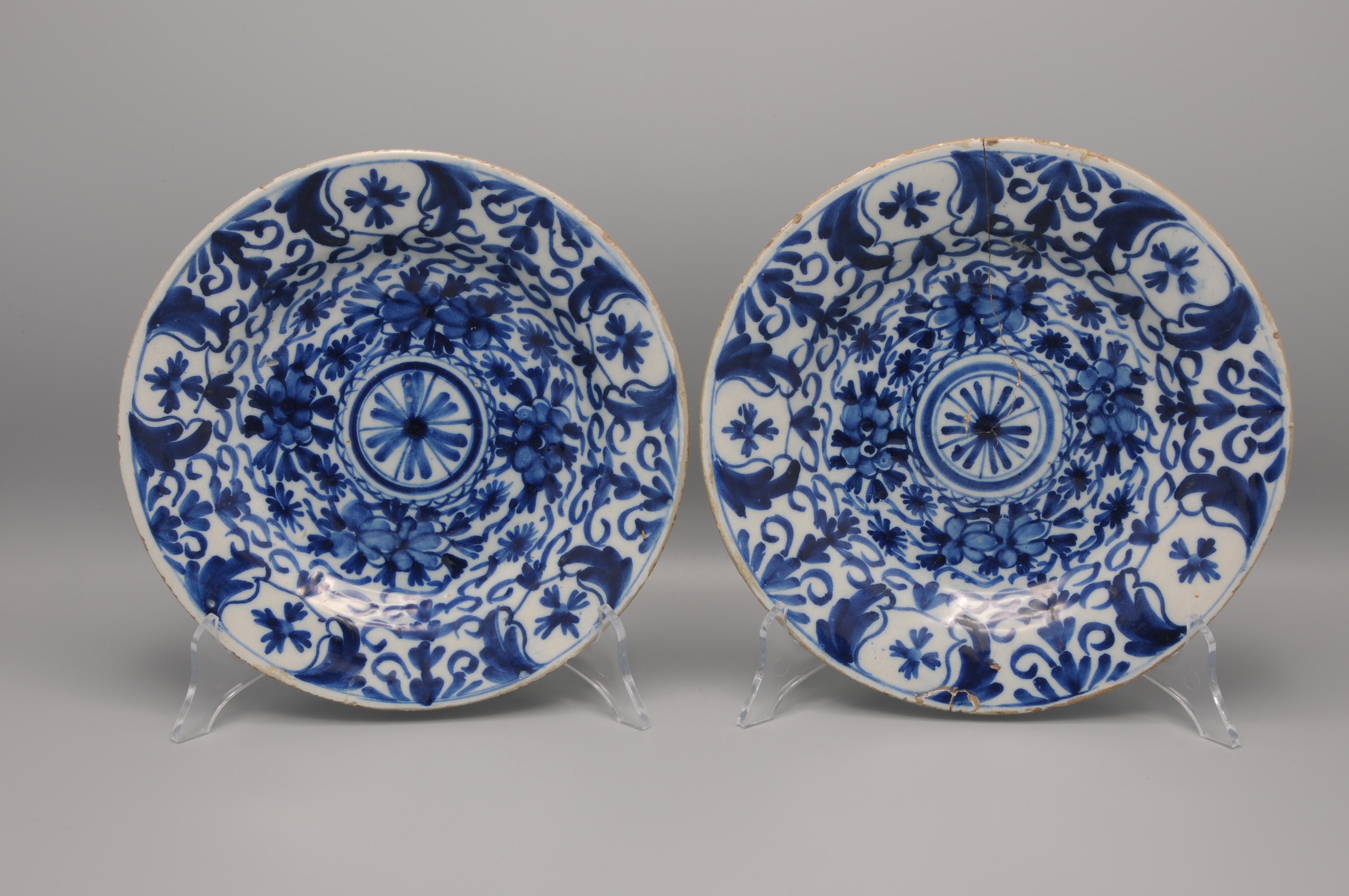 Delft - Pair of plates - Late 18th century  For Sale 1