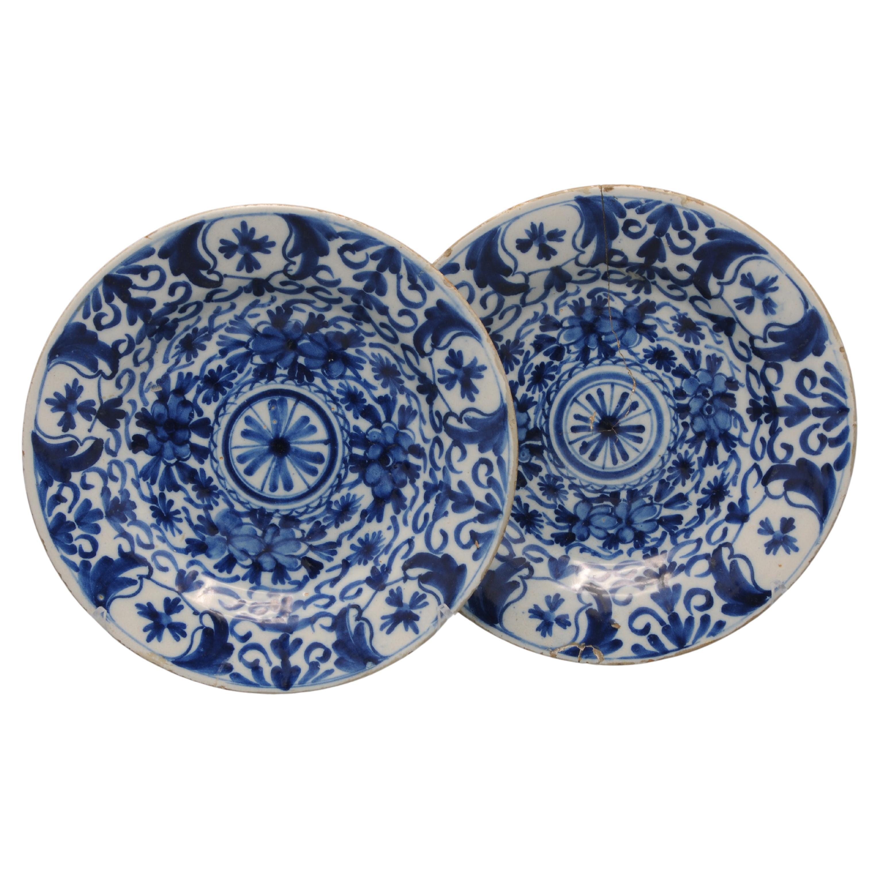 Delft - Pair of plates - Late 18th century  For Sale