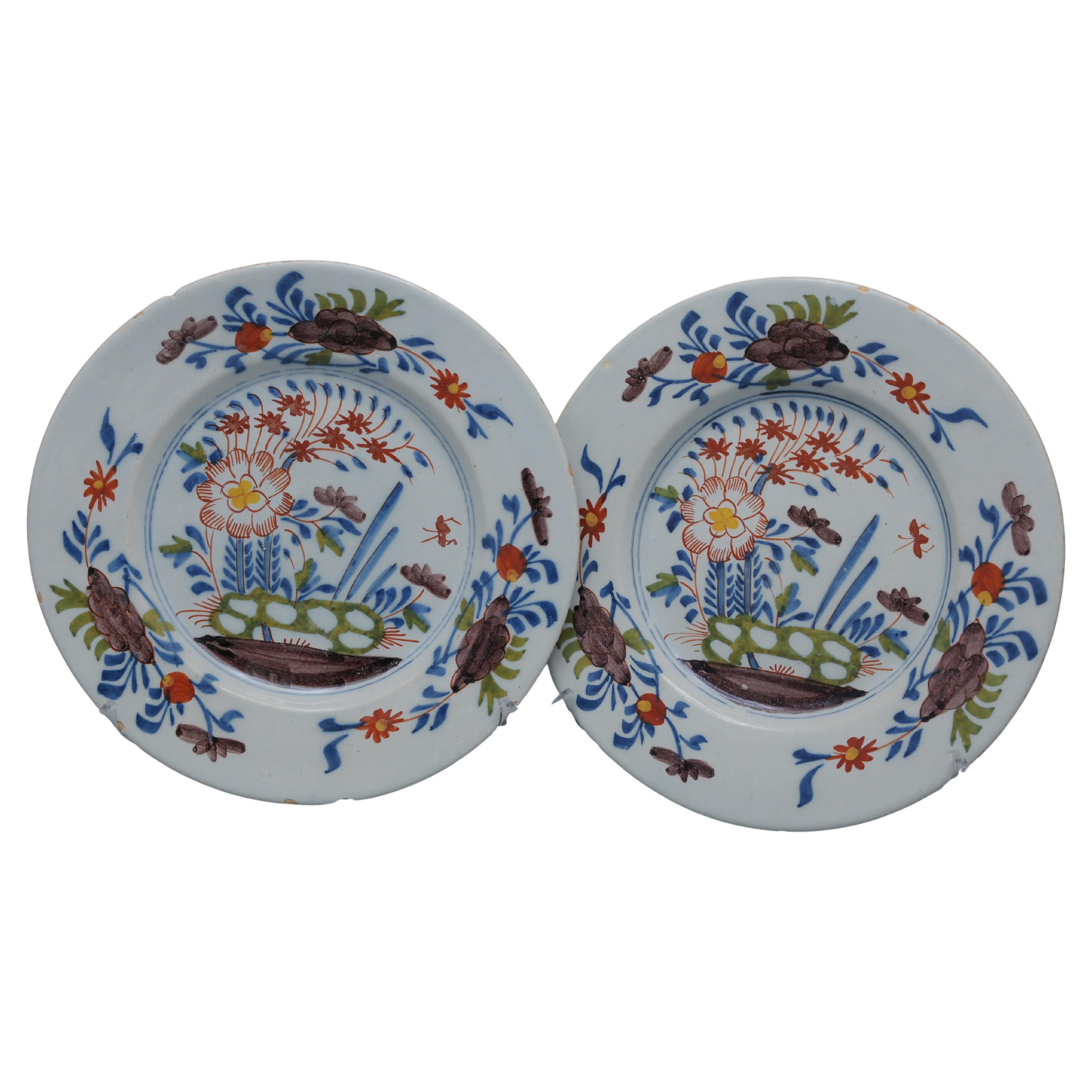 Delft - Pareja de platos florales policromados de Delft - Siglo XVIII