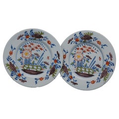 Delft - Pareja de platos florales policromados de Delft - Siglo XVIII