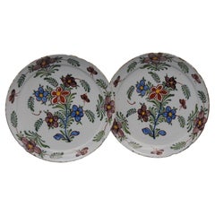 Delft - Pair of polychrome floral delfware plates - 18th century