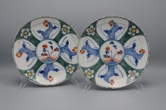 Delft - Pair of polychrome, mainly green, Delfware plates - 18th century