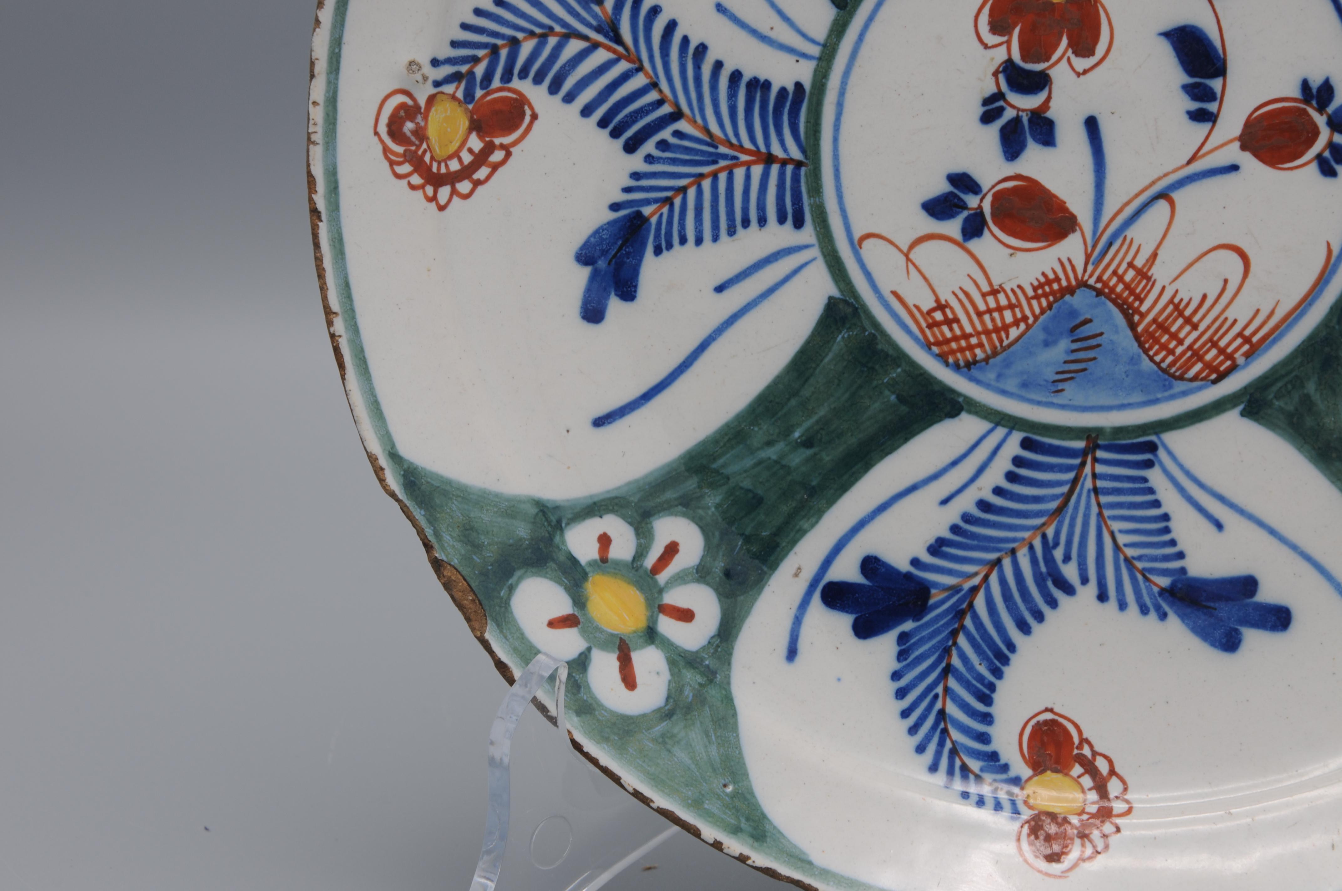 Glazed Delft - Pair of polychrome, mainly green, Delfware plates - 18th century