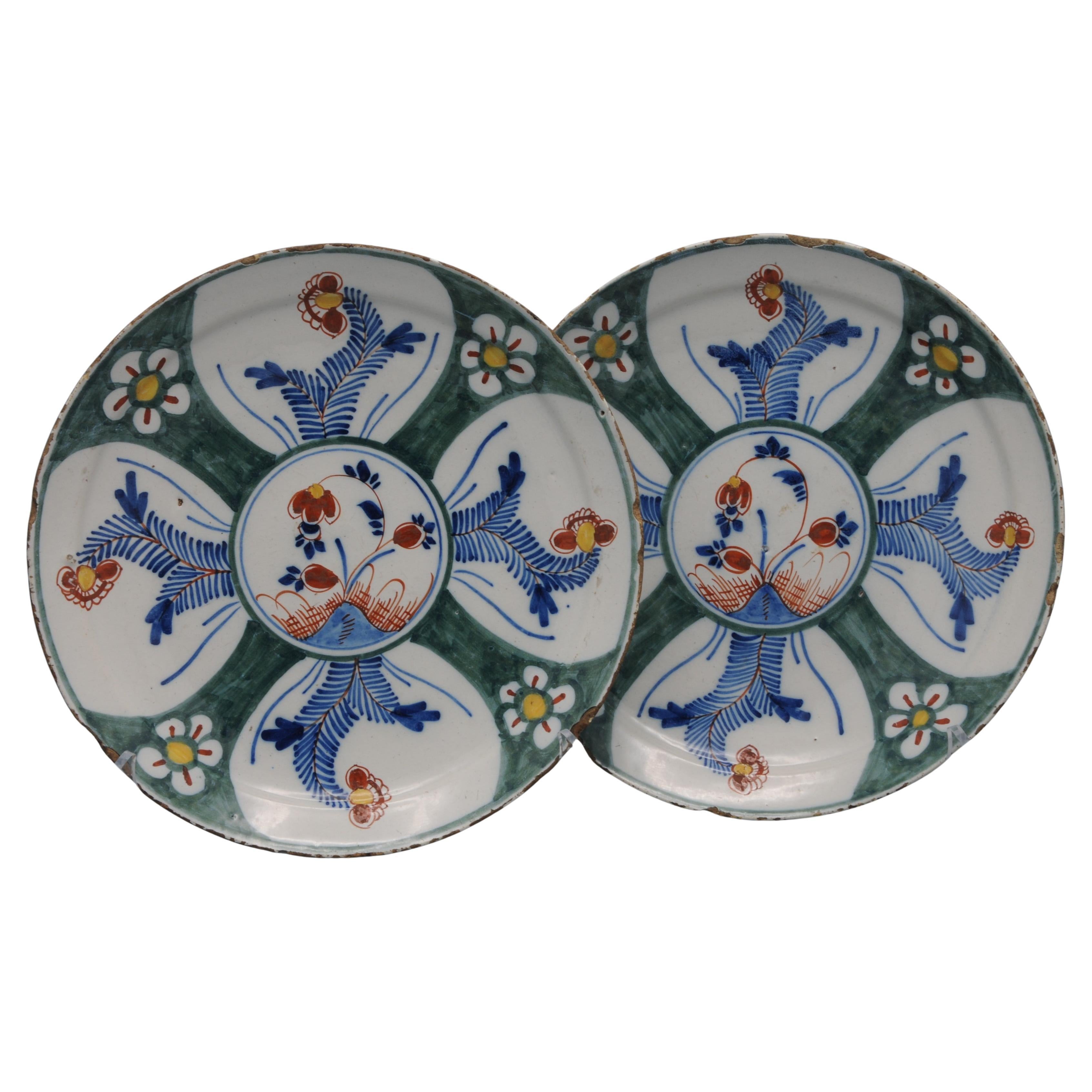 Delft - Pair of polychrome, mainly green, Delfware plates - 18th century