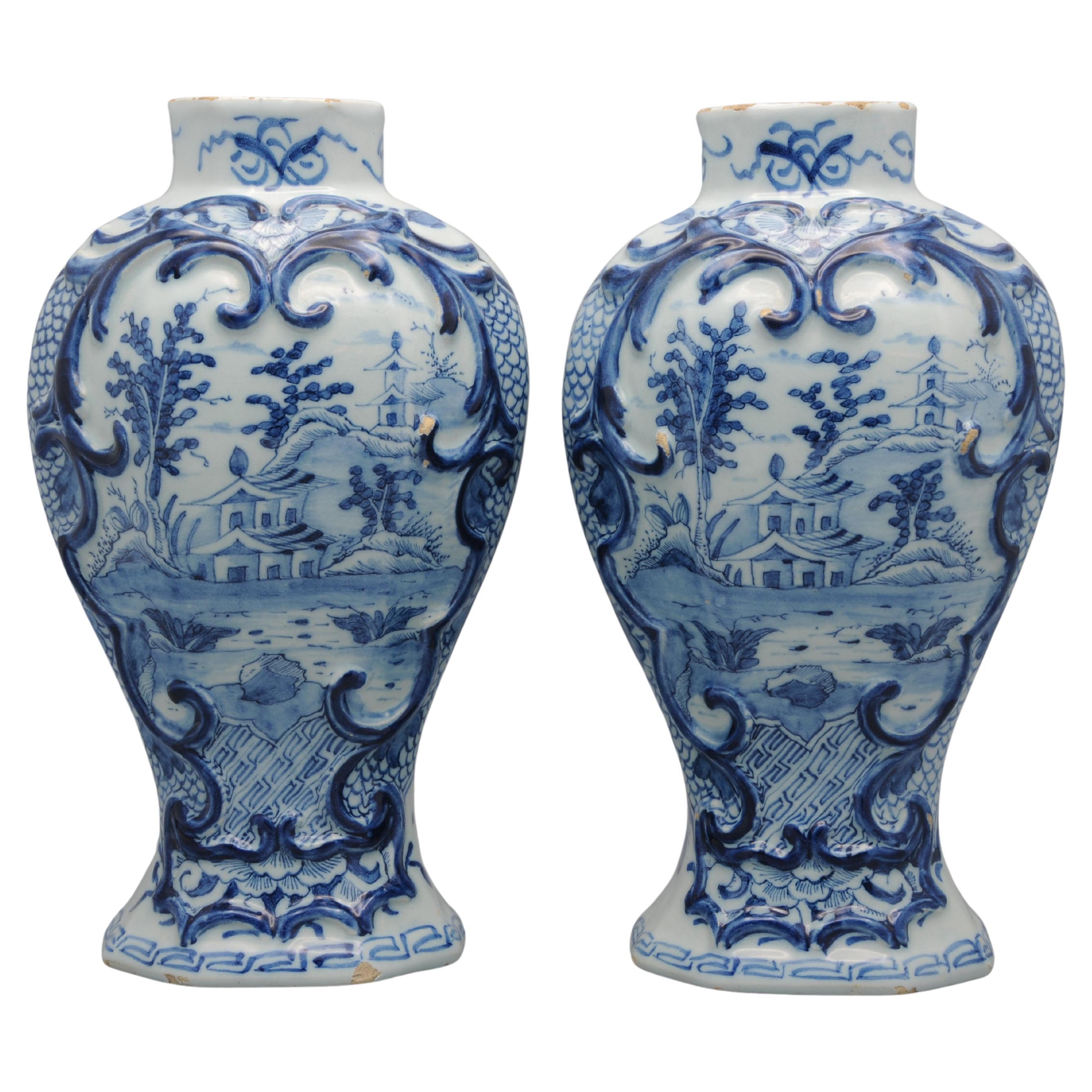 Delft Pareja de jarrones de la manufactura "El Lampetkan", siglo XVIII