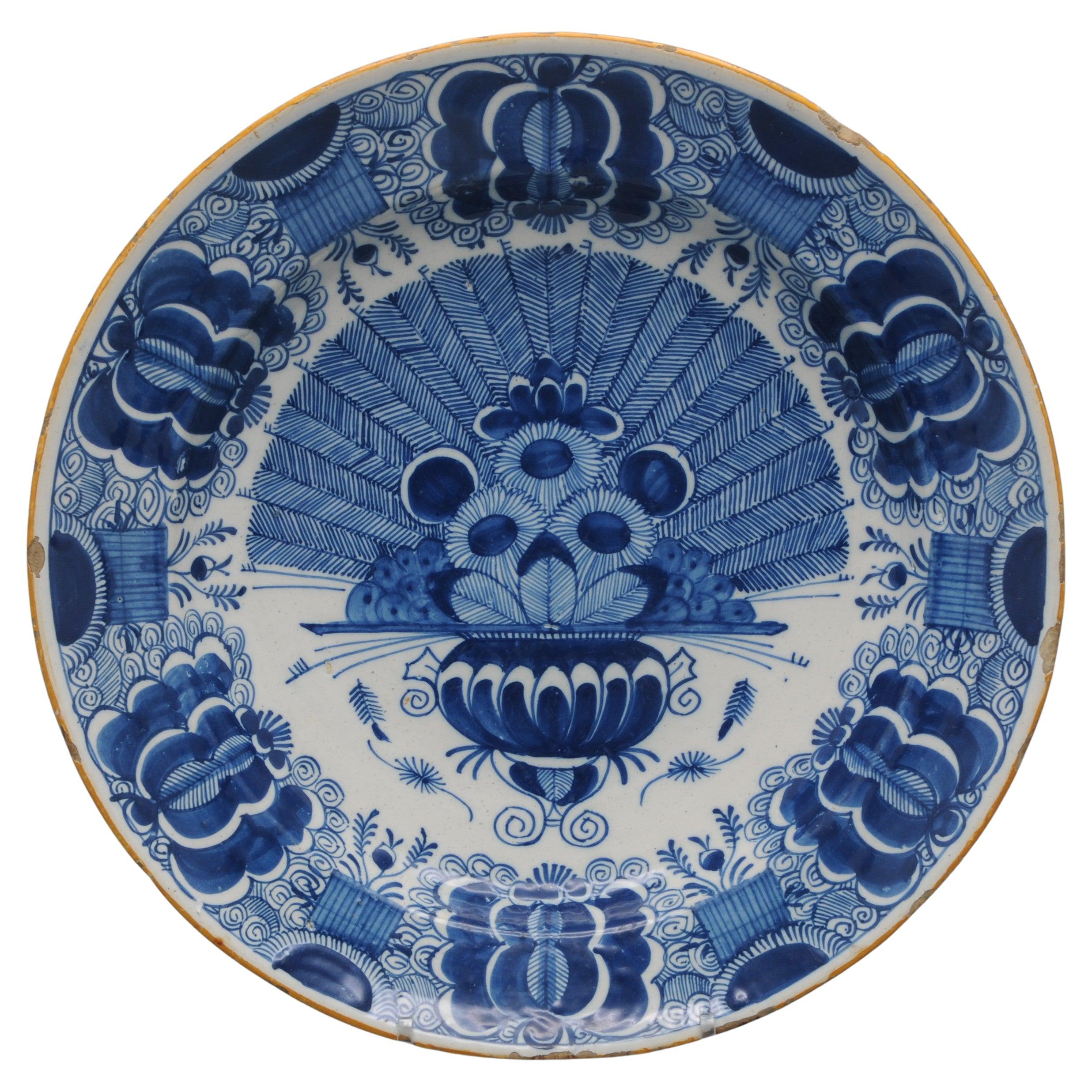 Delft Peacock 
Pauwenstaart
 charger - De Claauw, 18th century