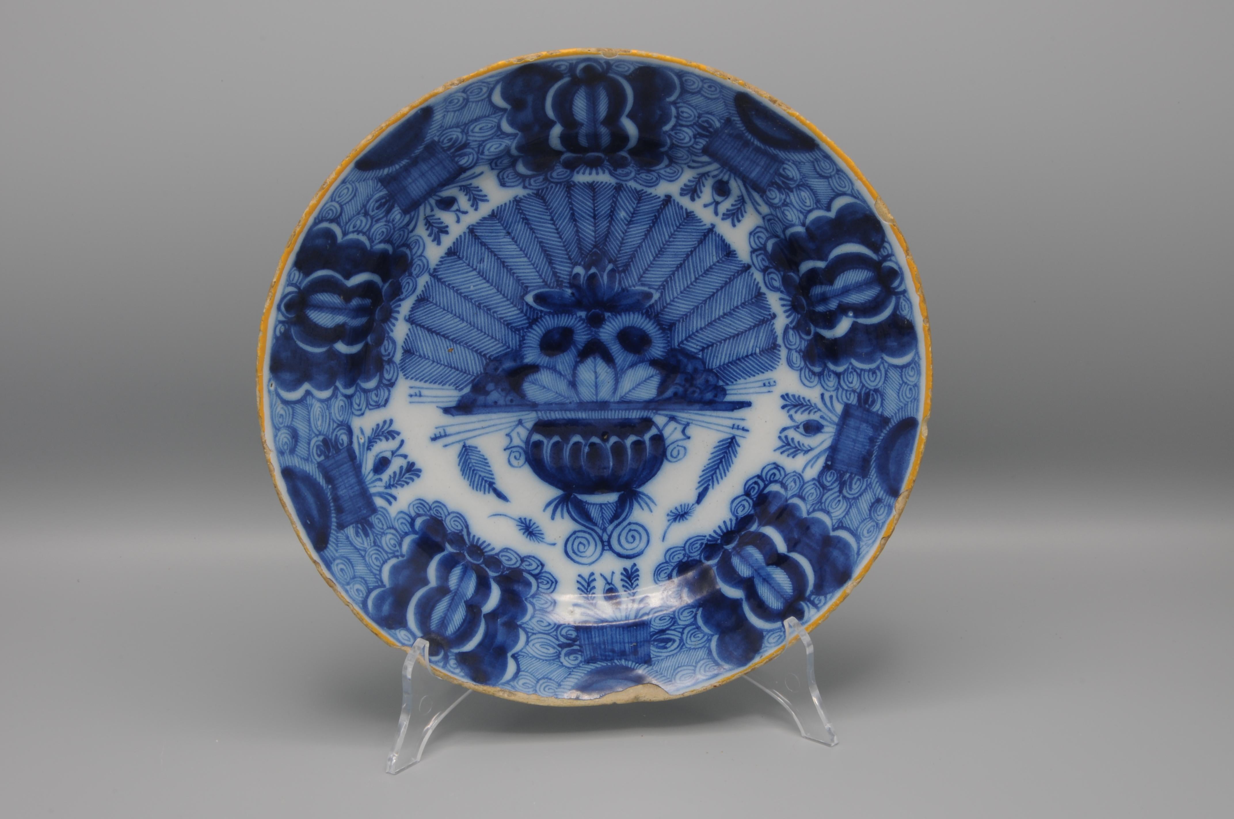Rococo Delft Peacock 'Pauwenstaart' dish - De Claauw