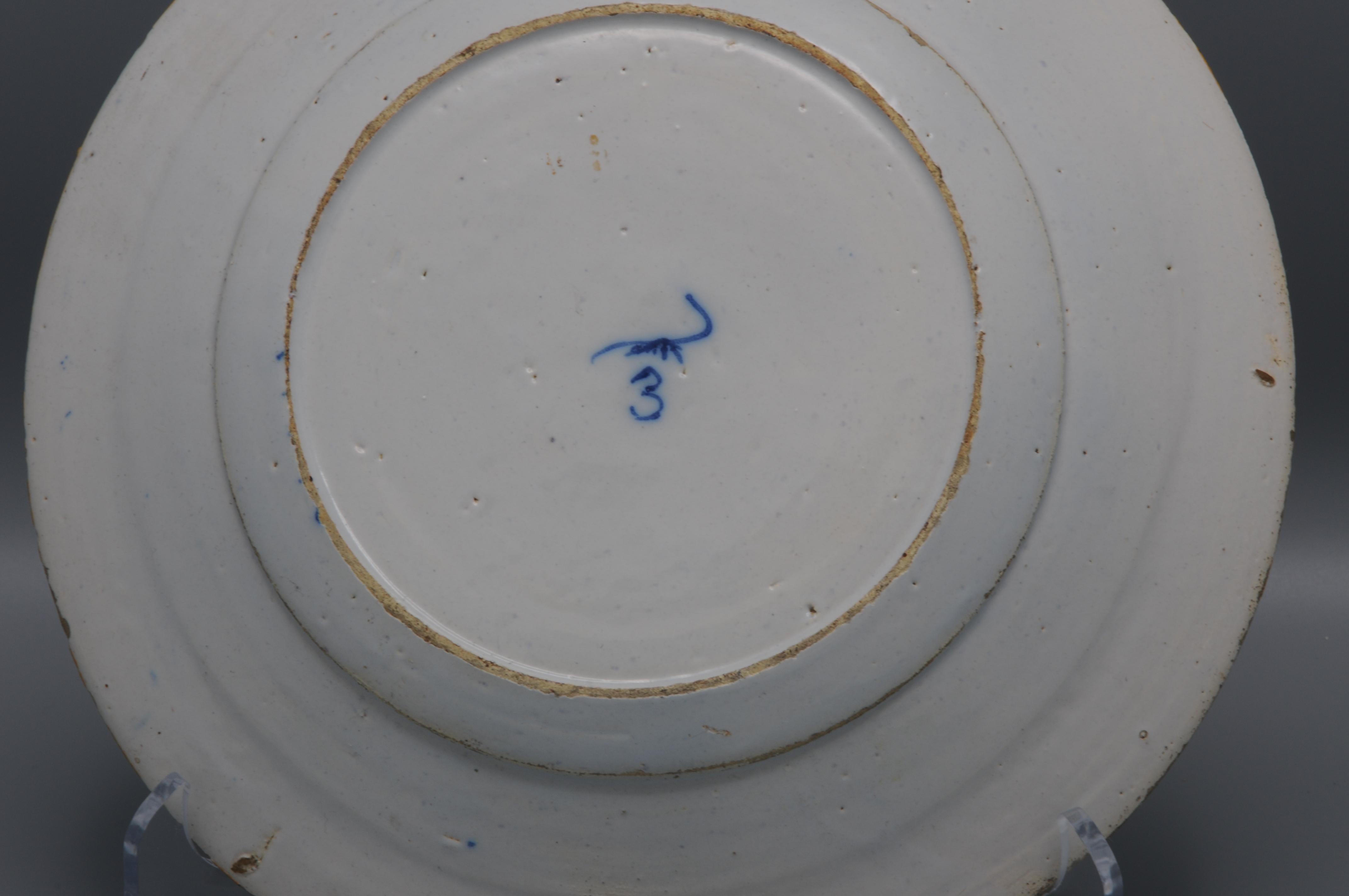 Delft Peacock 'Pauwenstaart' plate - De Claauw In Good Condition For Sale In DELFT, NL