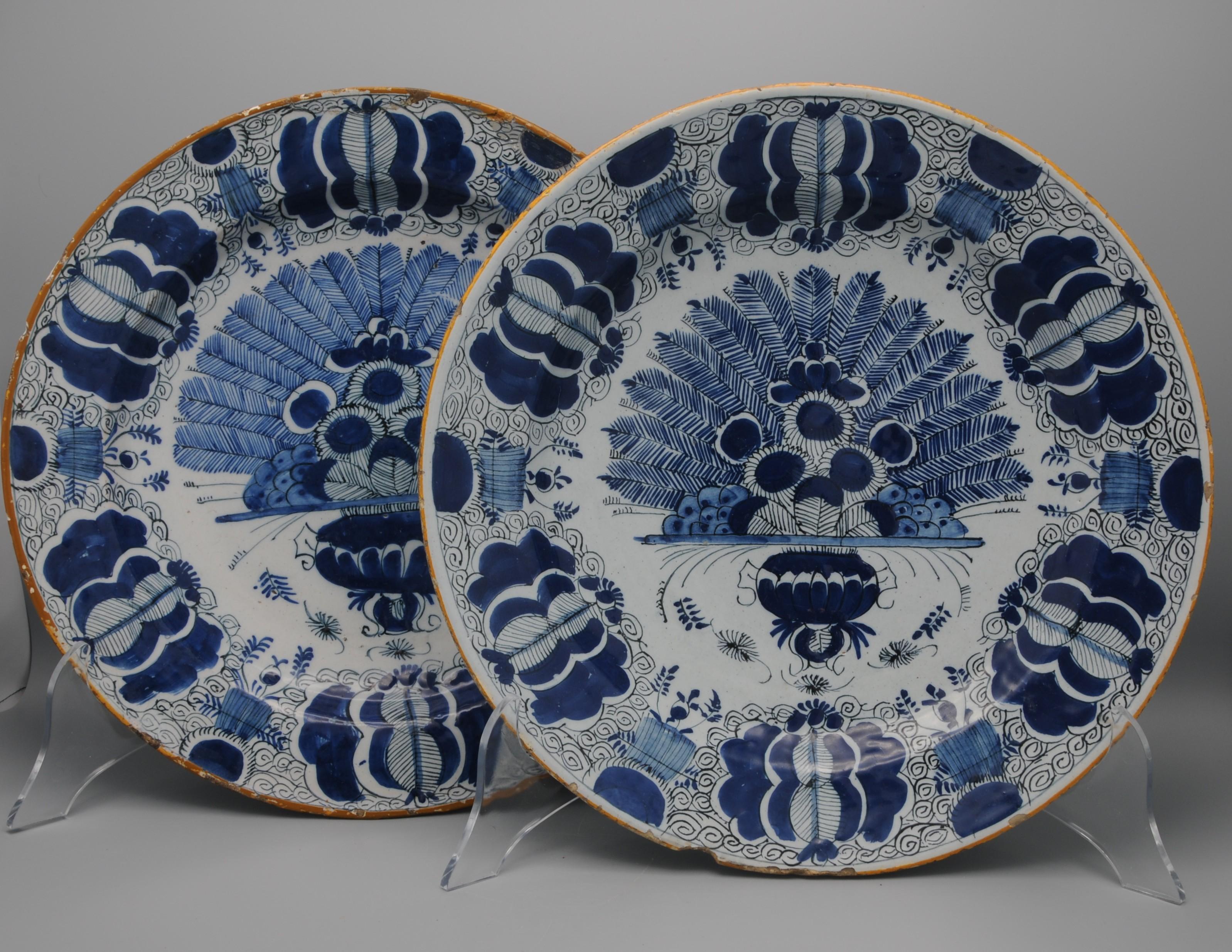Grand chargeur Pauwenstaart de Delft, De Claauw, 18ème siècle en vente 8