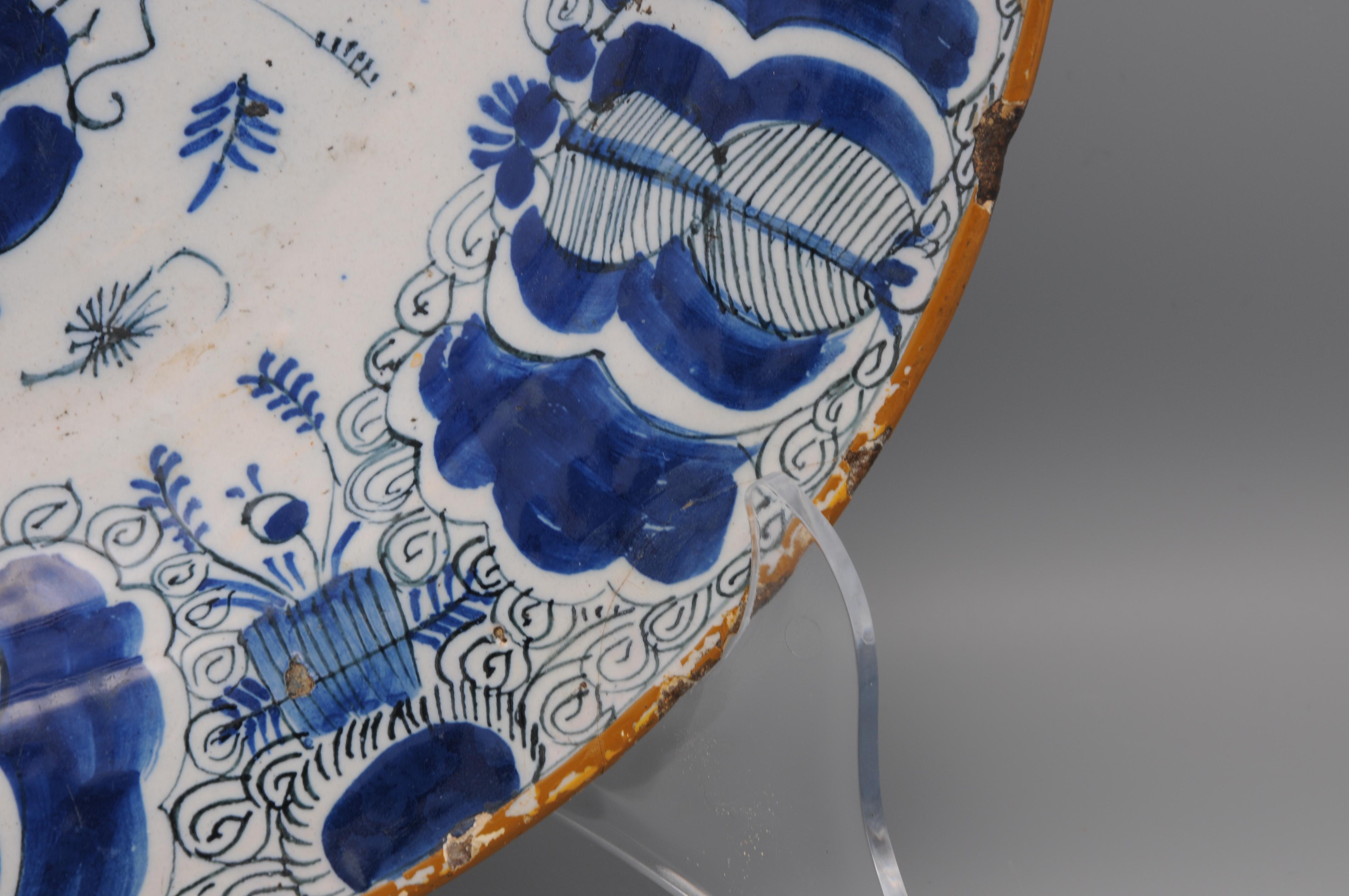 XVIIIe siècle Grand chargeur Pauwenstaart de Delft, De Claauw, 18ème siècle en vente