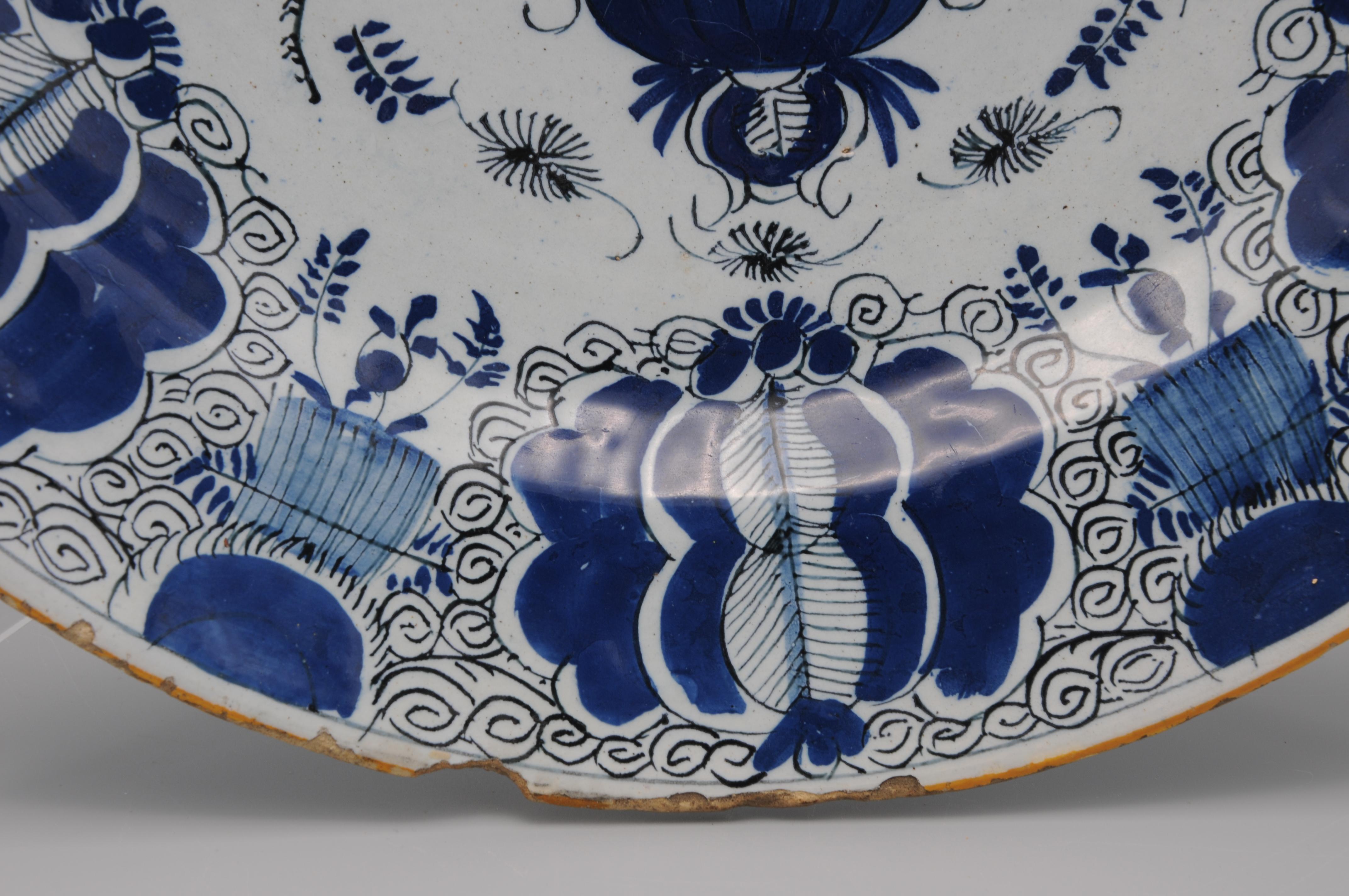 Poterie Grand chargeur Pauwenstaart de Delft, De Claauw, 18ème siècle en vente