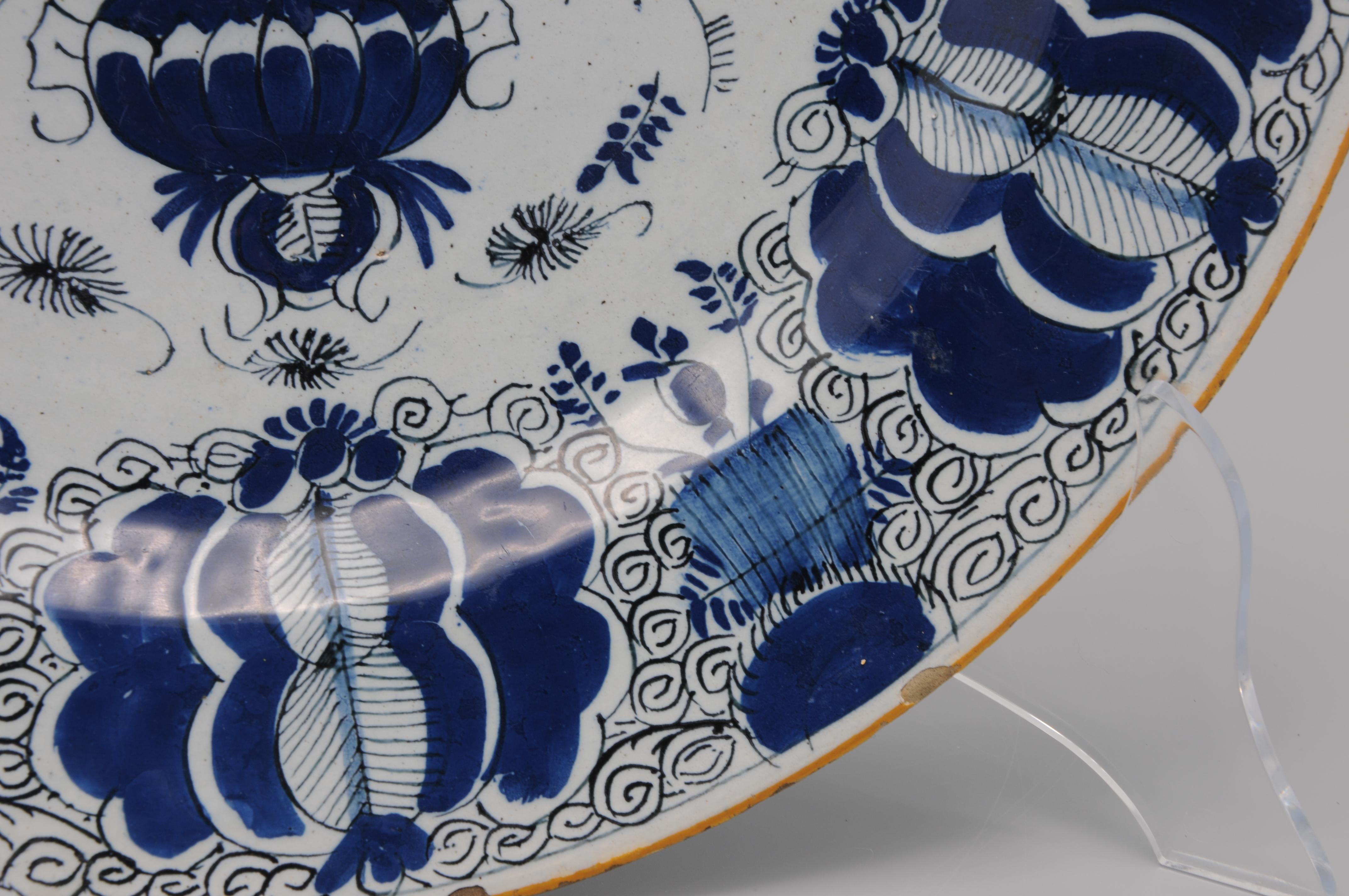 Grand chargeur Pauwenstaart de Delft, De Claauw, 18ème siècle en vente 1
