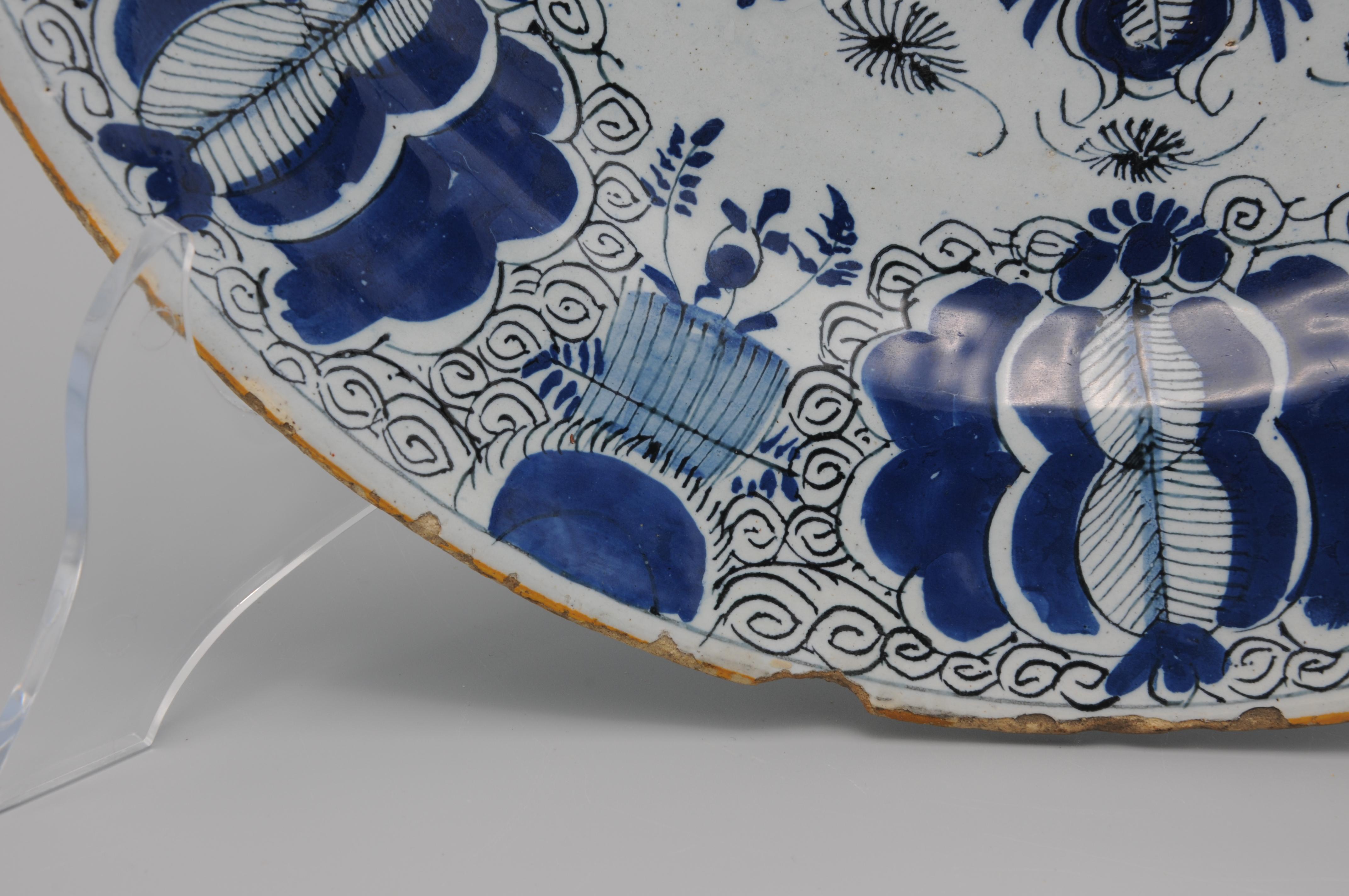 Grand chargeur Pauwenstaart de Delft, De Claauw, 18ème siècle en vente 2