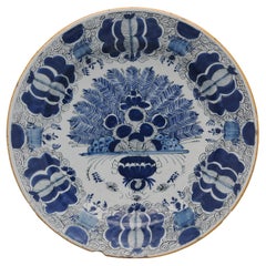 Delft Peacock 'Pauwenstaart' large charger - De Claauw, 18th century