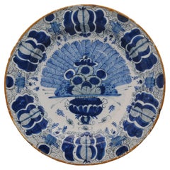 Delft Peacock 'Pauwenstaart' large charger - De Claauw, 18th century
