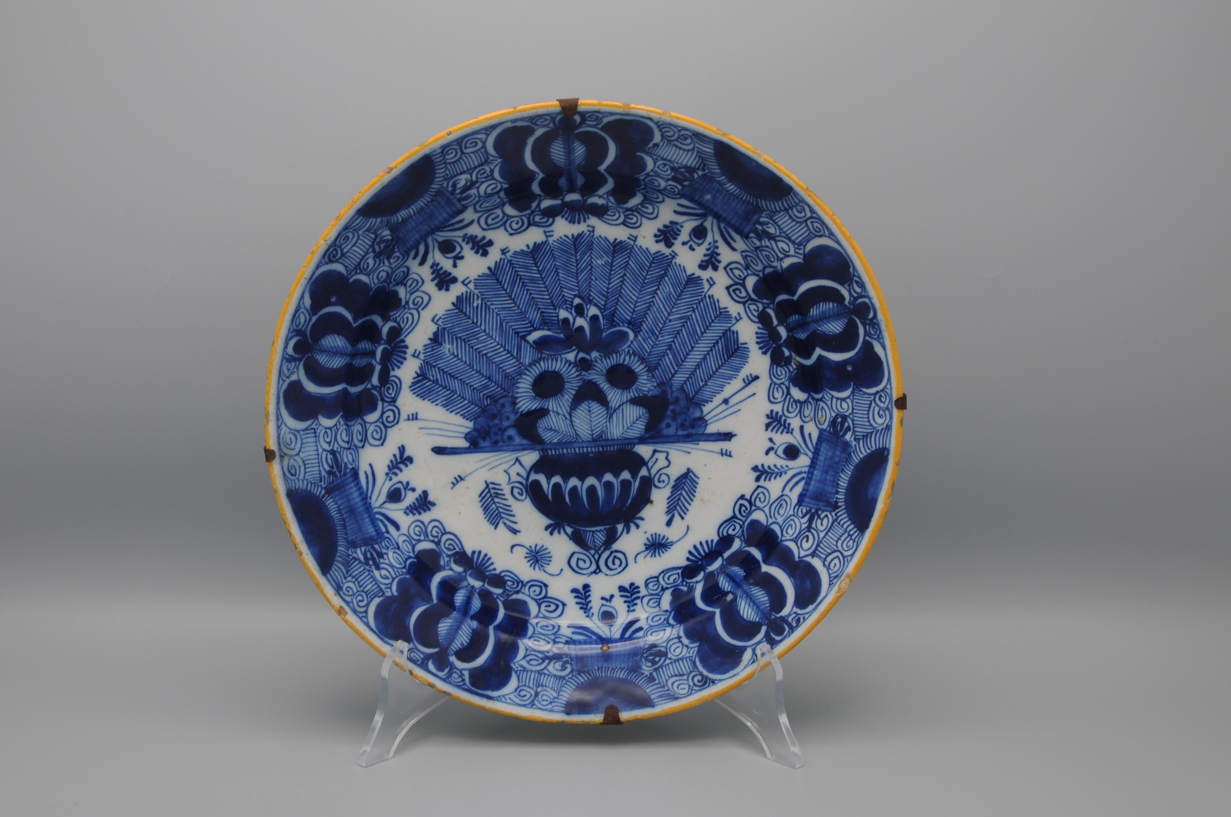 Chinoiserie Delft 'Peacock' plate by 'De Claauw' - second half 18th century For Sale