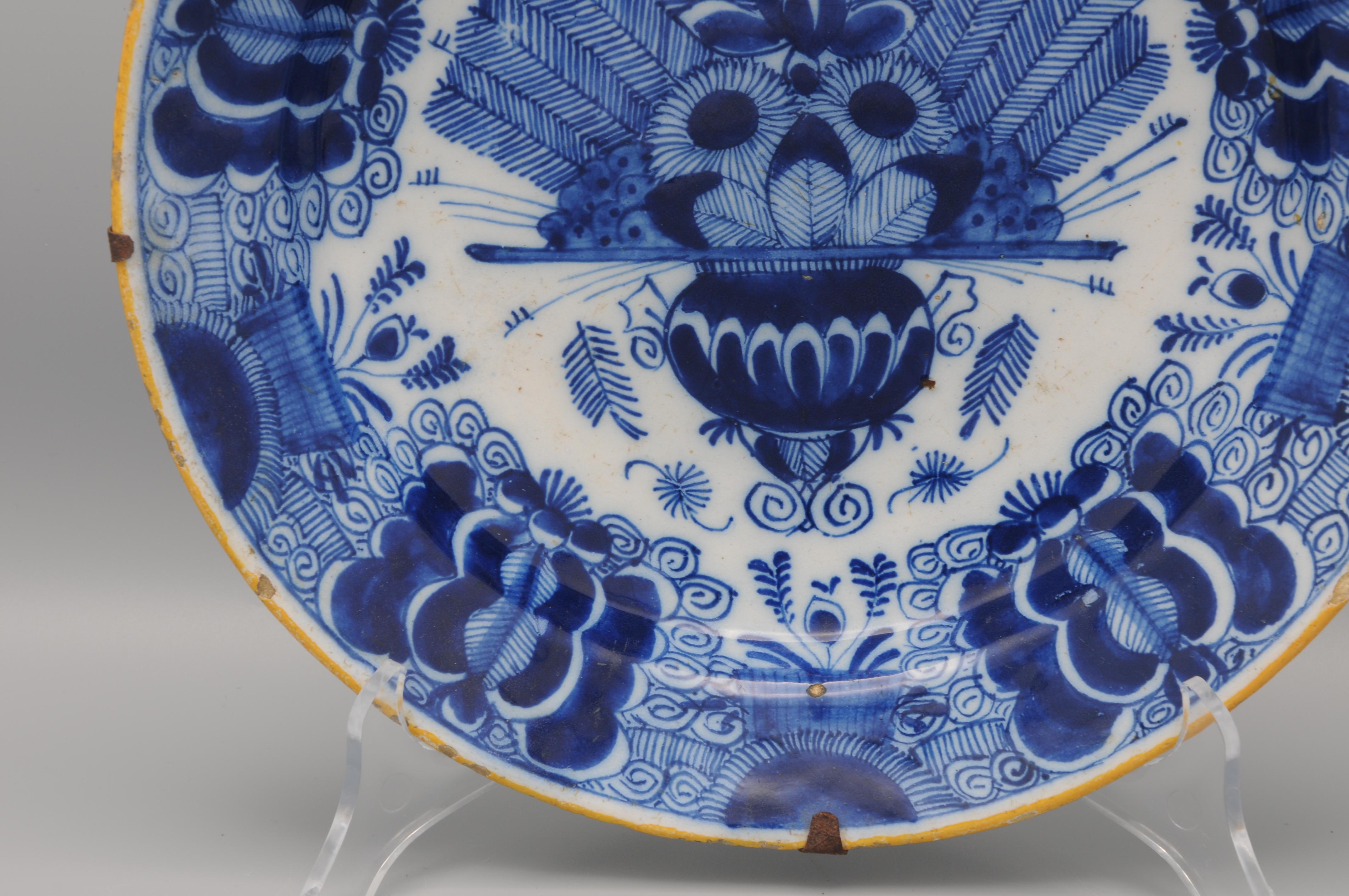 Earthenware Delft 'Peacock' plate by 'De Claauw' - second half 18th century For Sale