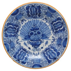 Piatto Delft 'Peacock' di 'QM' - seconda metà del XVIII secolo
