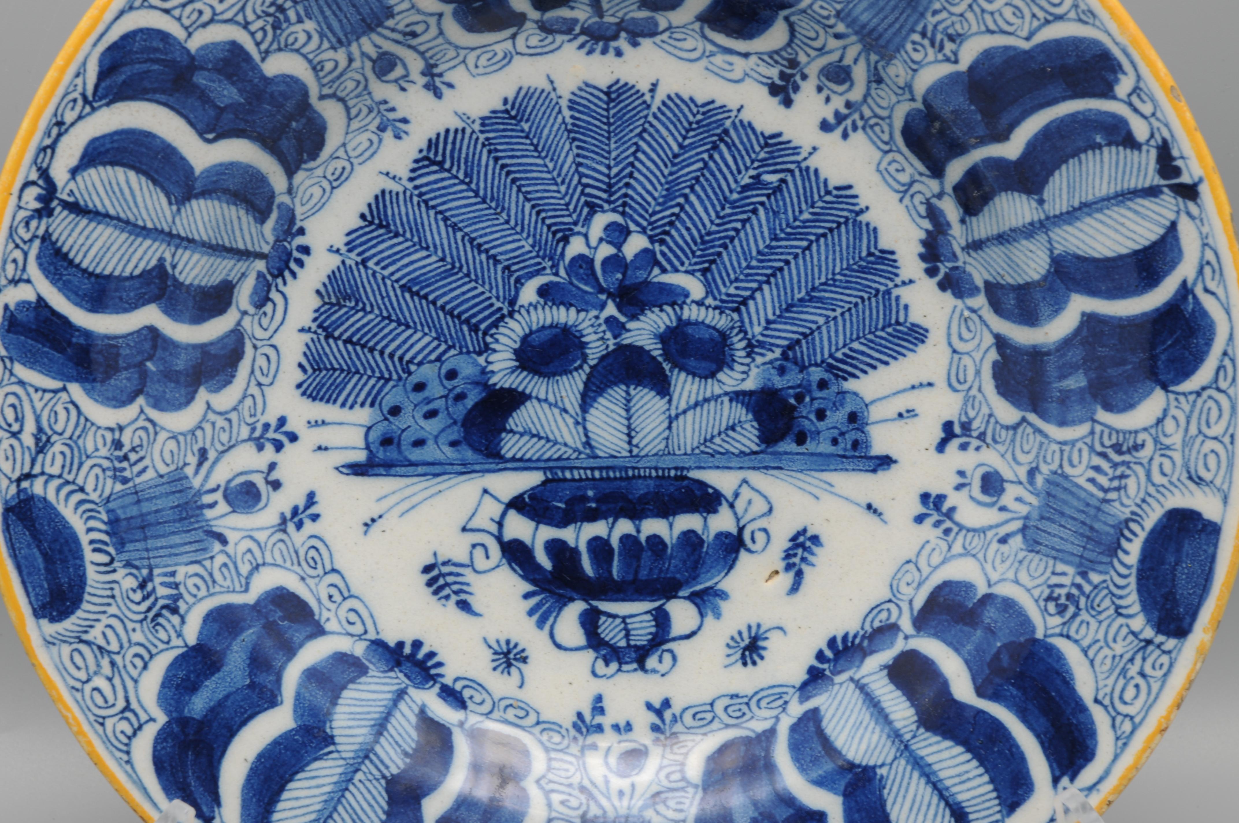 Olandese Piatto Delft 'Peacock' di 'The Claw' - seconda metà del XVIII secolo in vendita