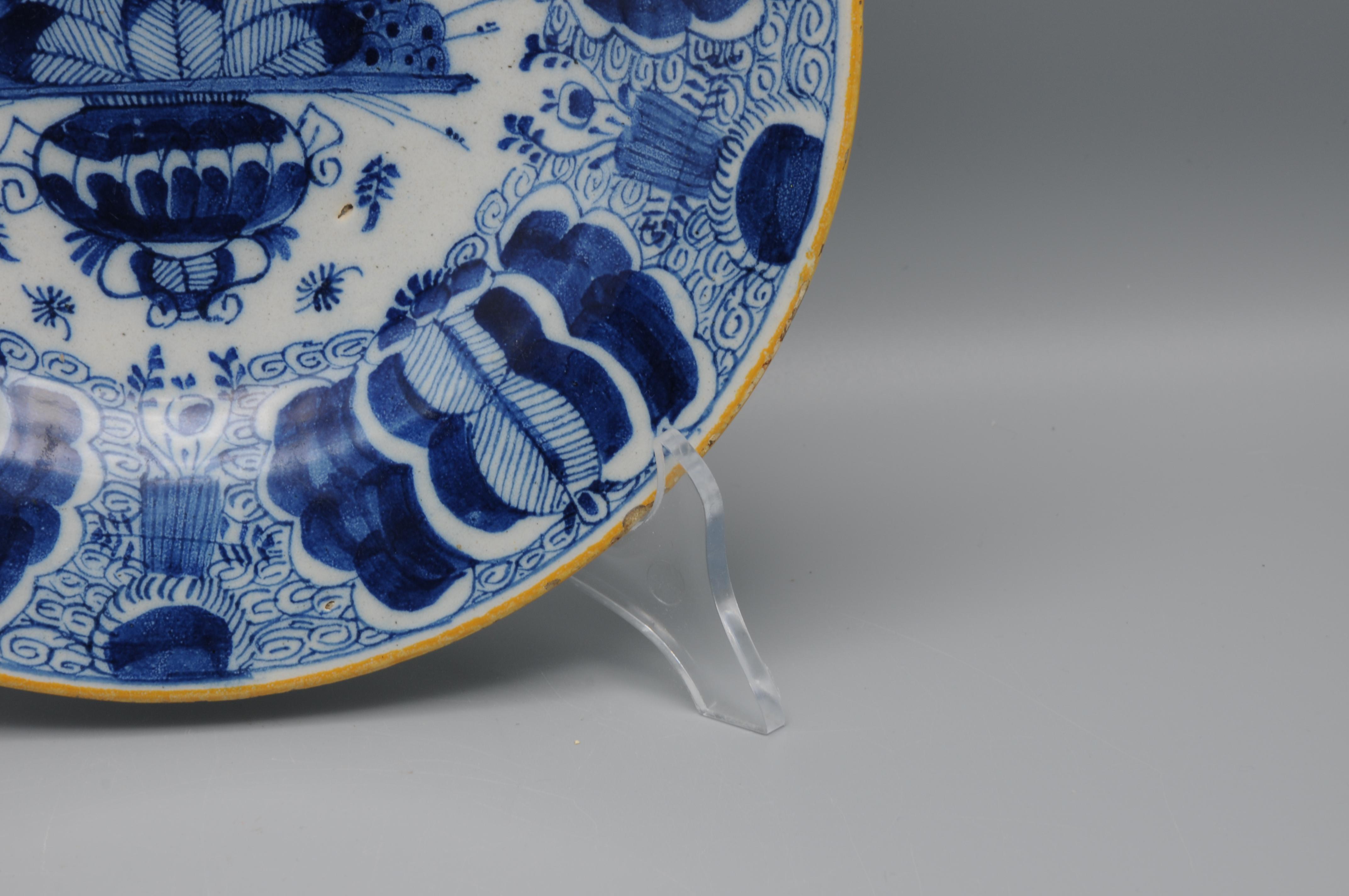 Piatto Delft 'Peacock' di 'The Claw' - seconda metà del XVIII secolo In condizioni buone in vendita a DELFT, NL