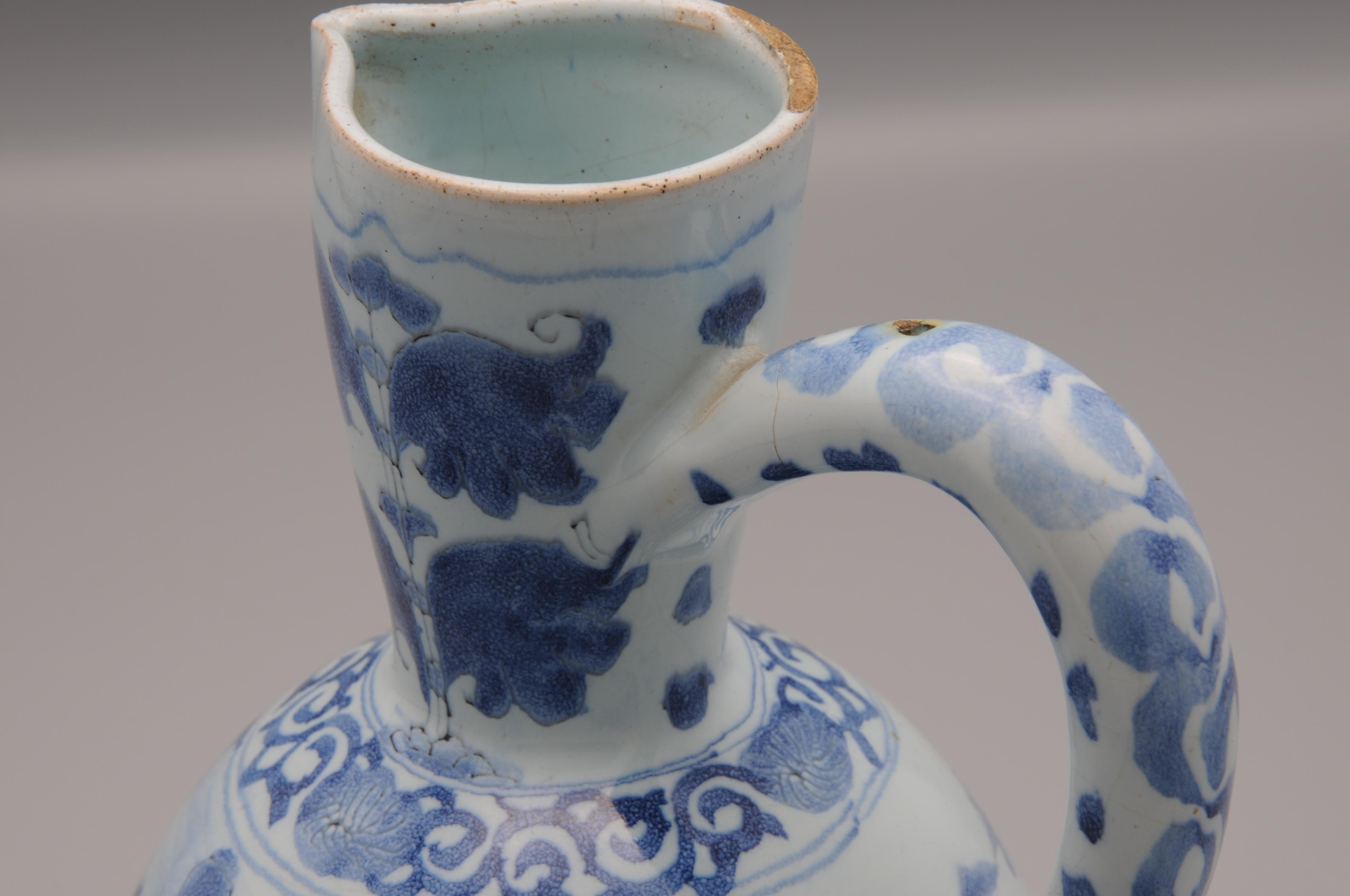 Delft Pitcher 'Chinoiserie' decor, late 17th century For Sale 4