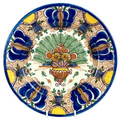 Assiette ou plat de Delft peint à la main Netherlands De Porceleyn Lampetkan vers 1760