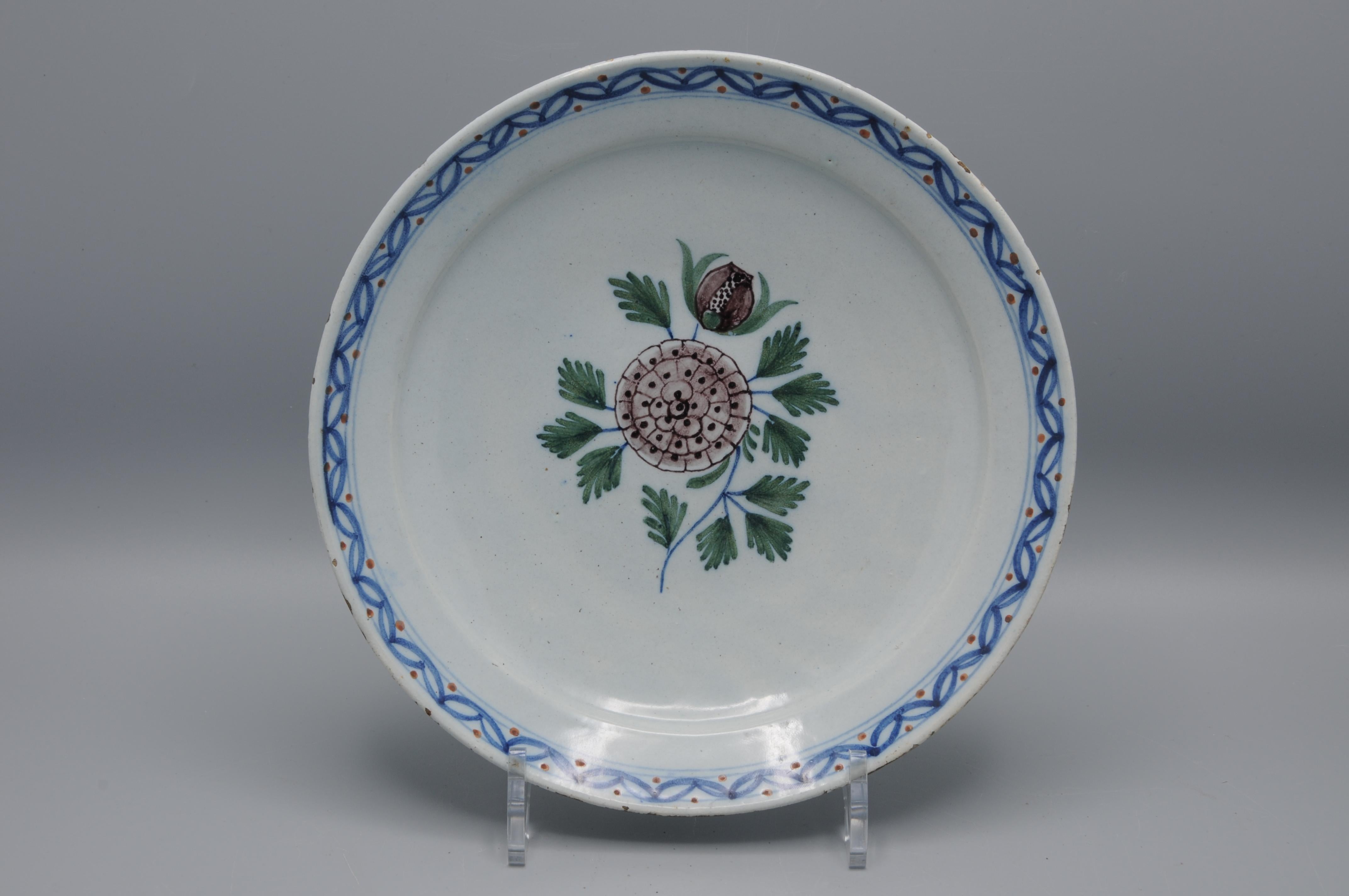 Chinoiserie Delft, Plate with manganese rose - 18th century For Sale