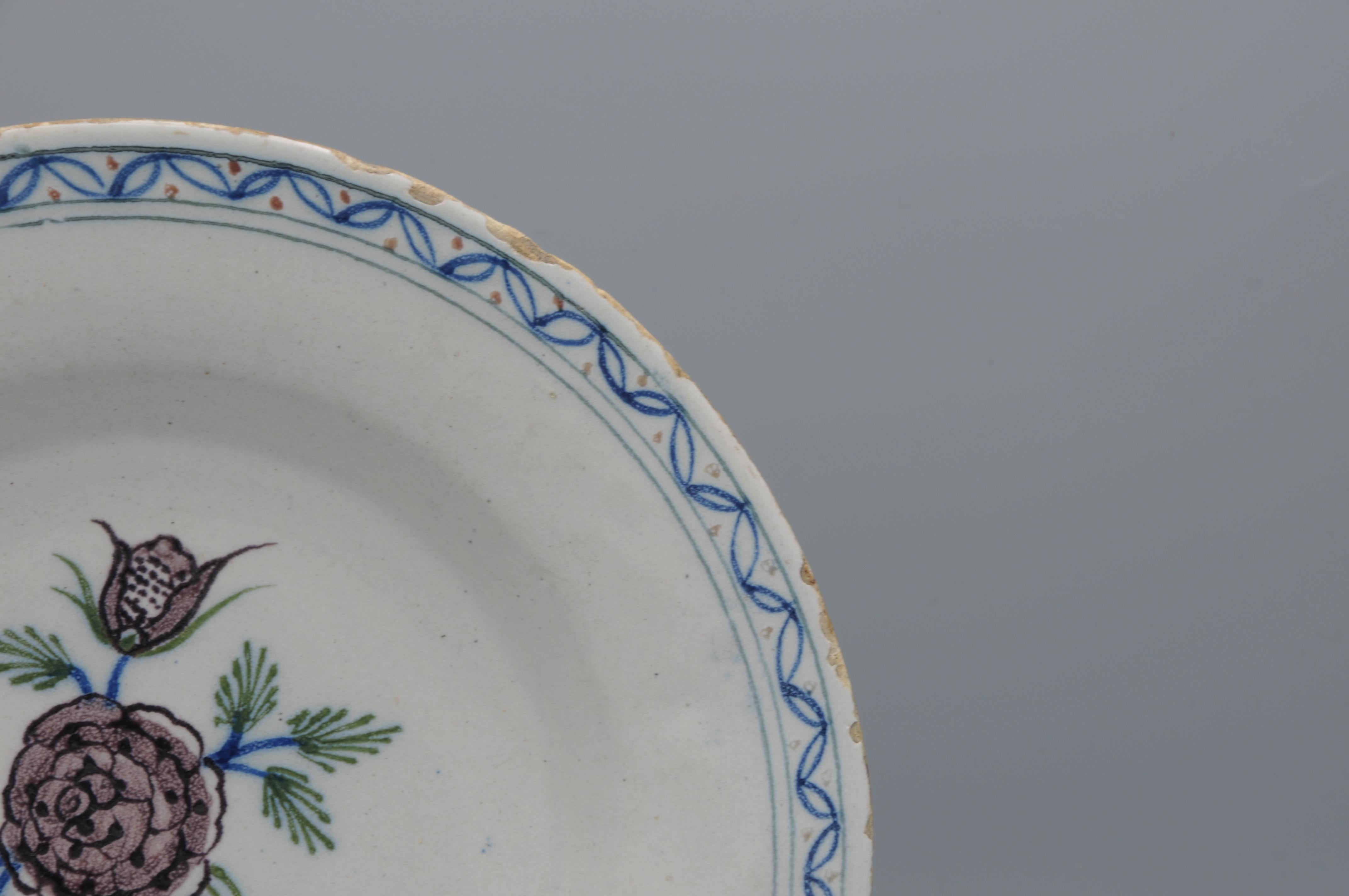 Delft, Plate with manganese rose - 18th century In Good Condition In DELFT, NL