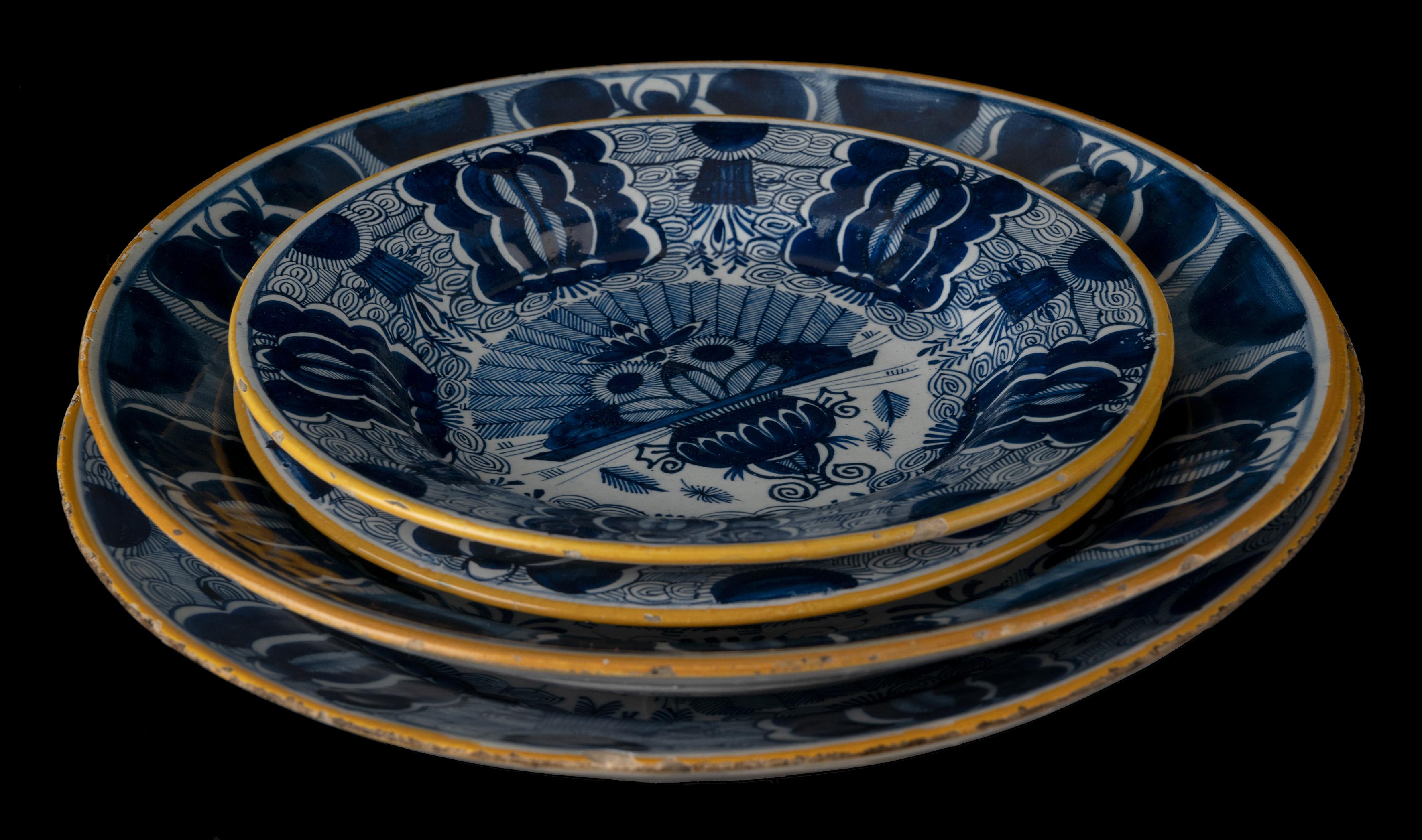 Set von 4 Delfter Tellern und Geschirr, handbemalt mit „Peacock“-Muster 1750-1800 im Angebot 3