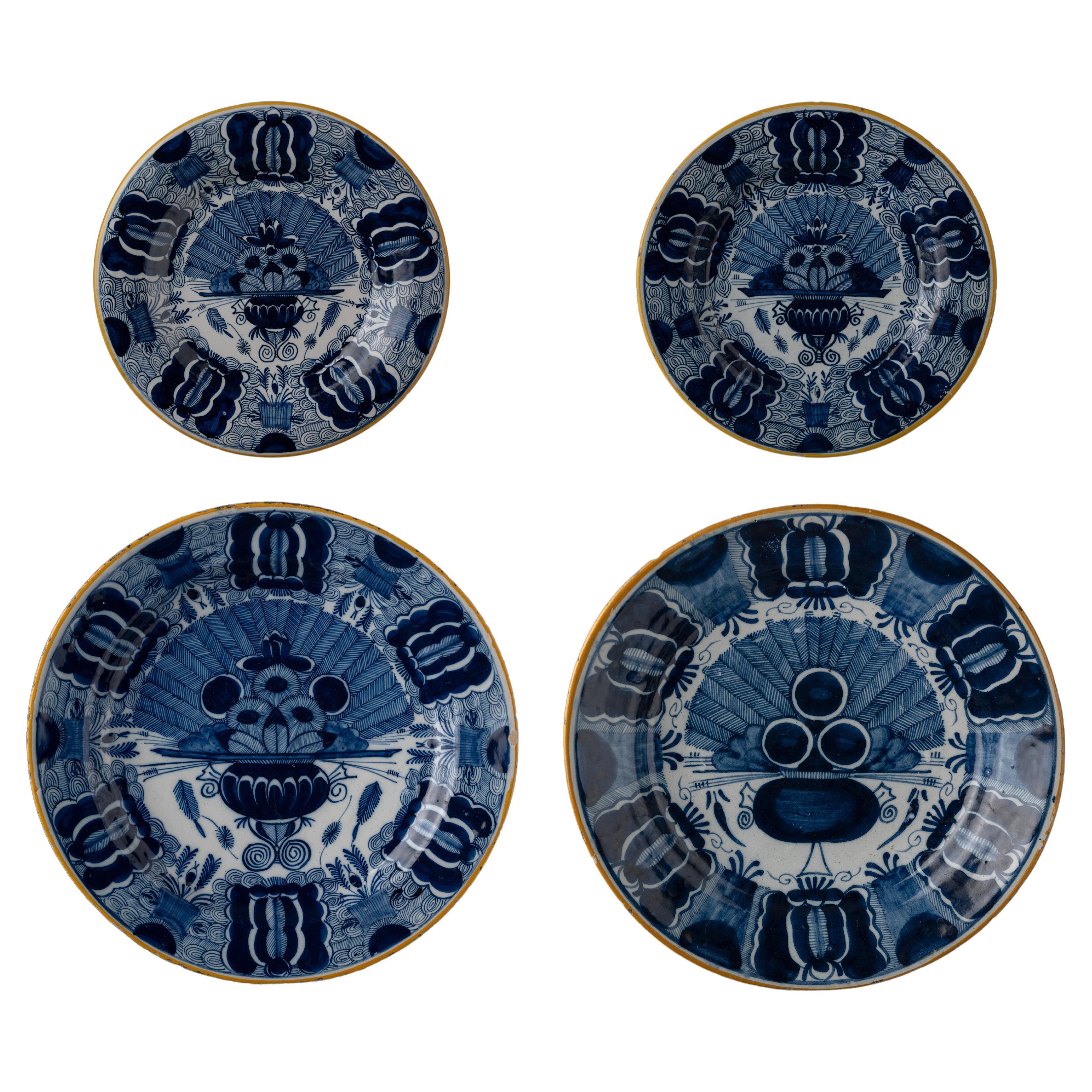 Set of 4 Delft Plates and Dishes Hand-Painted with "Peacock" Pattern 1750-1800 For Sale