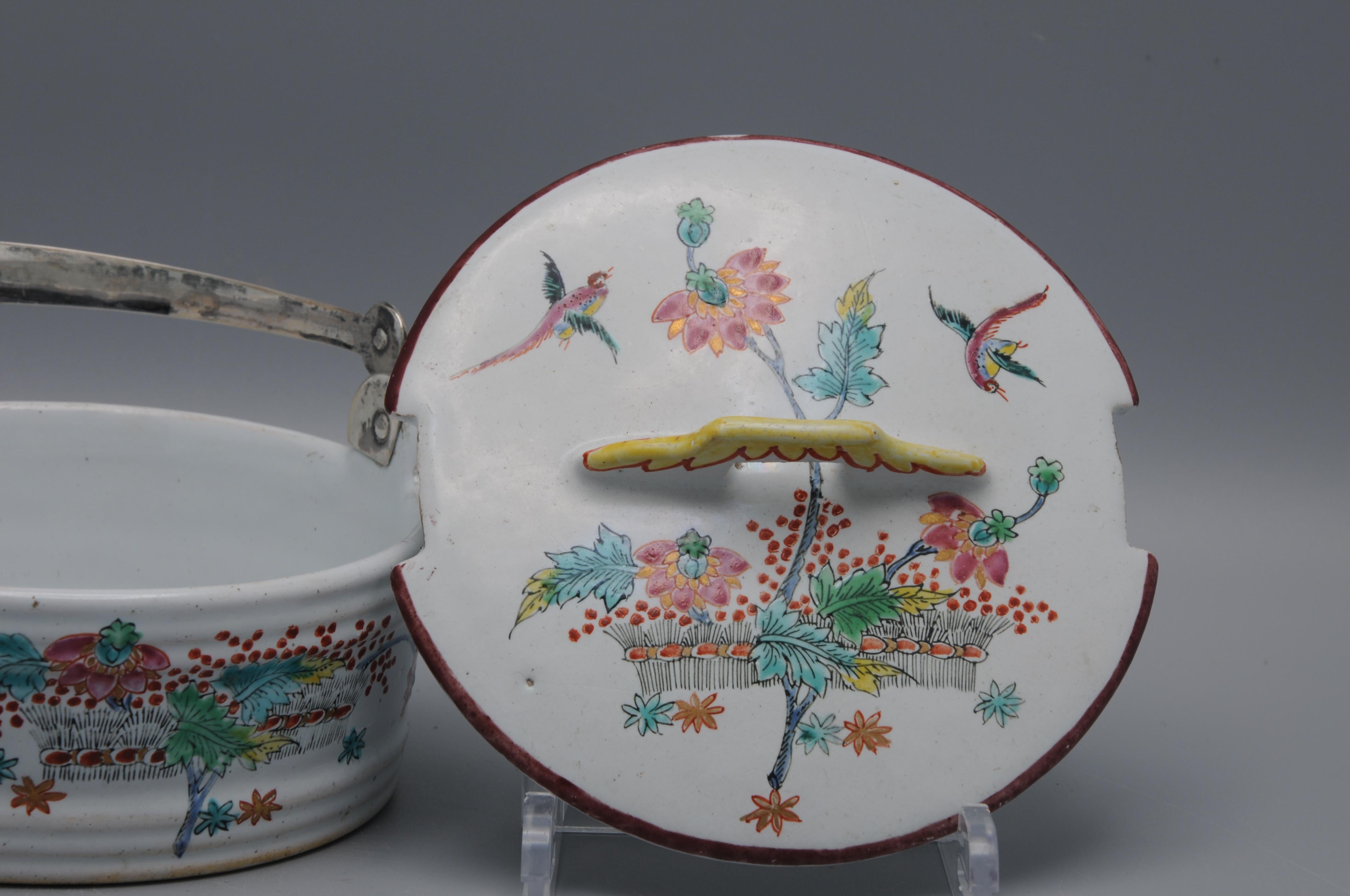 Delft Polychrome Butter Dish with Kakiemon Decoration, 18th Century For Sale 8