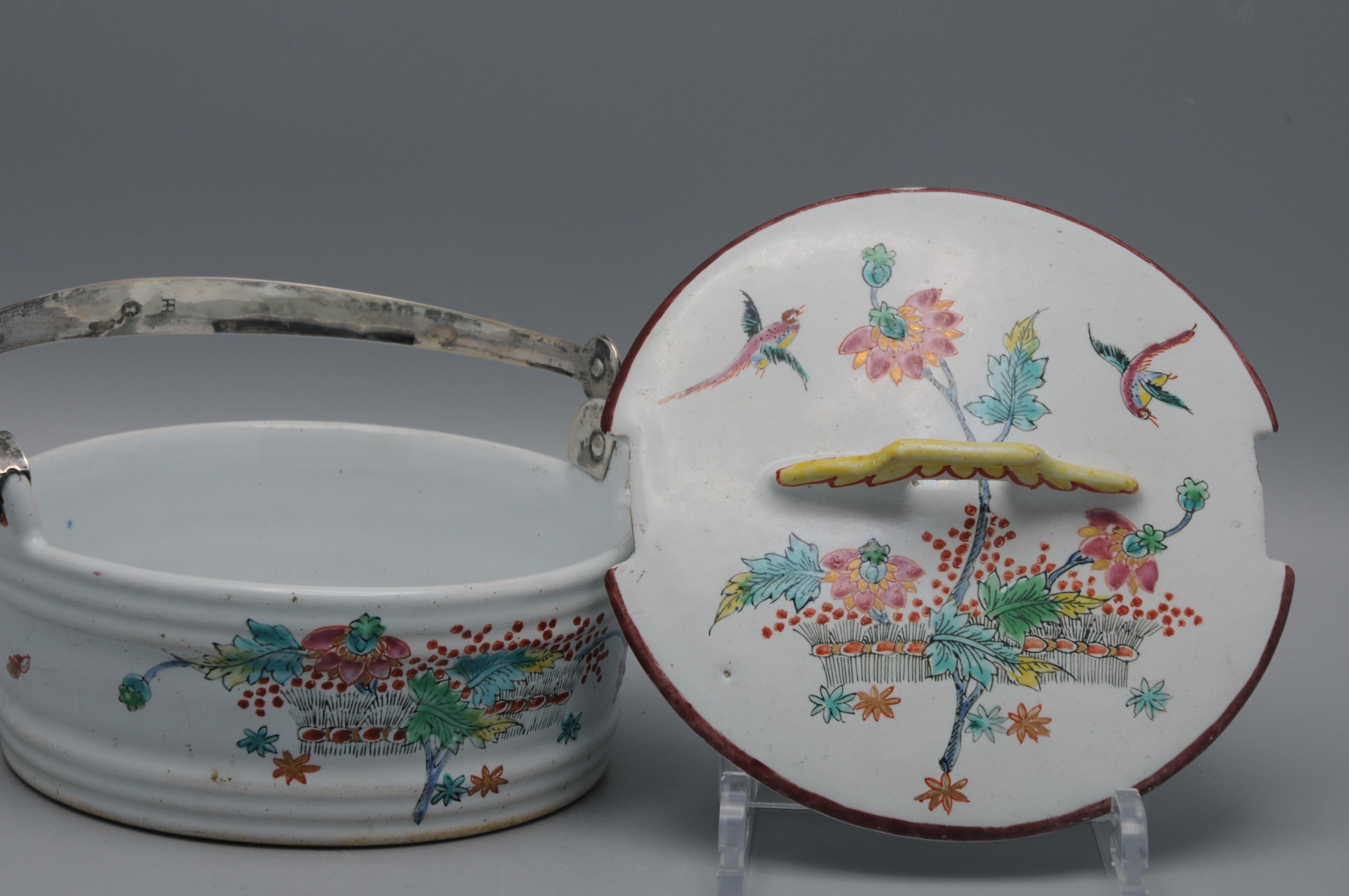 Delft Polychrome Butter Dish with Kakiemon Decoration, 18th Century For Sale 9