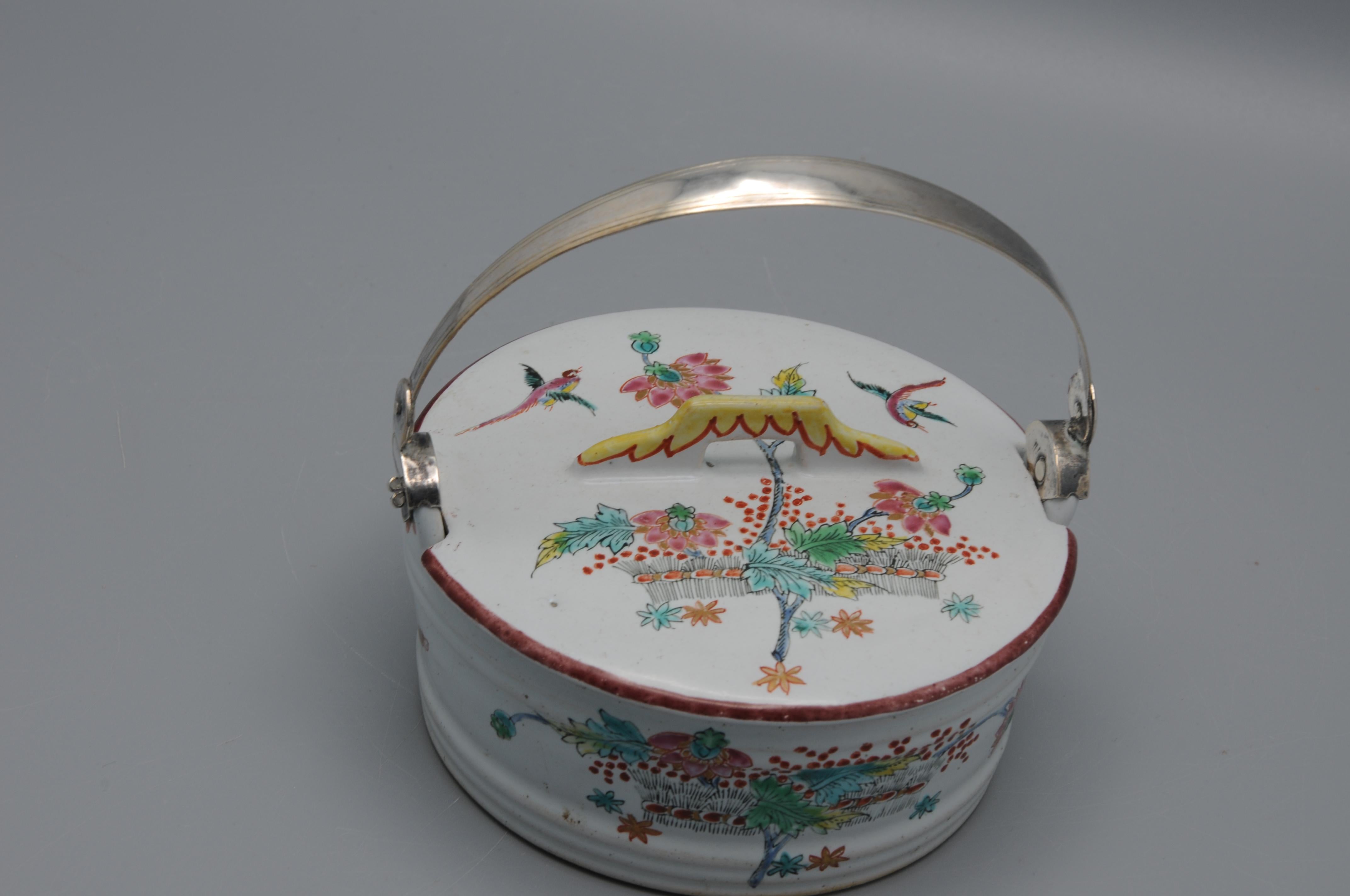 Delft Polychrome Butter Dish with Kakiemon Decoration, 18th Century For Sale 10