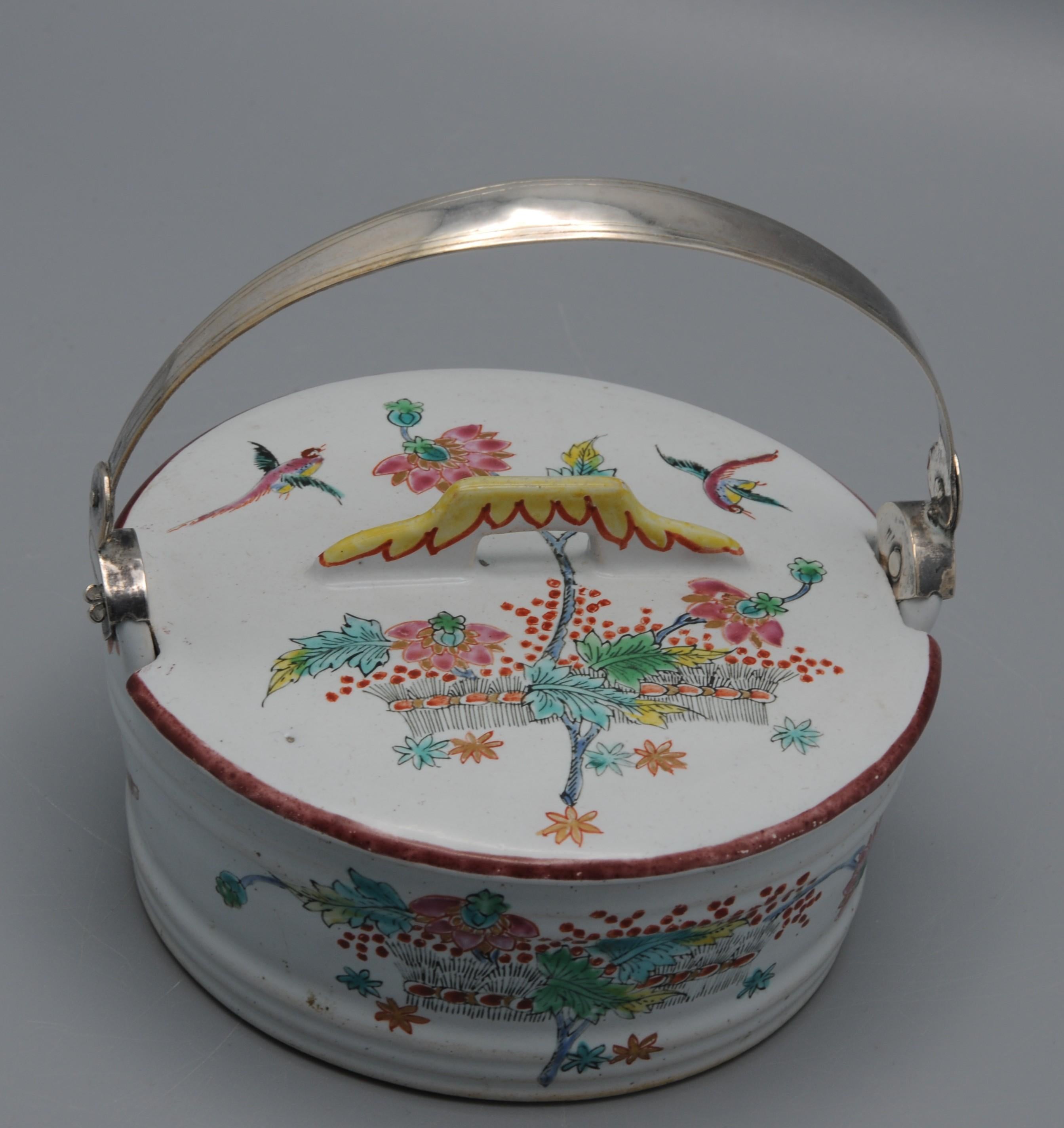 Delft Polychrome Butter Dish with Kakiemon Decoration, 18th Century For Sale 11
